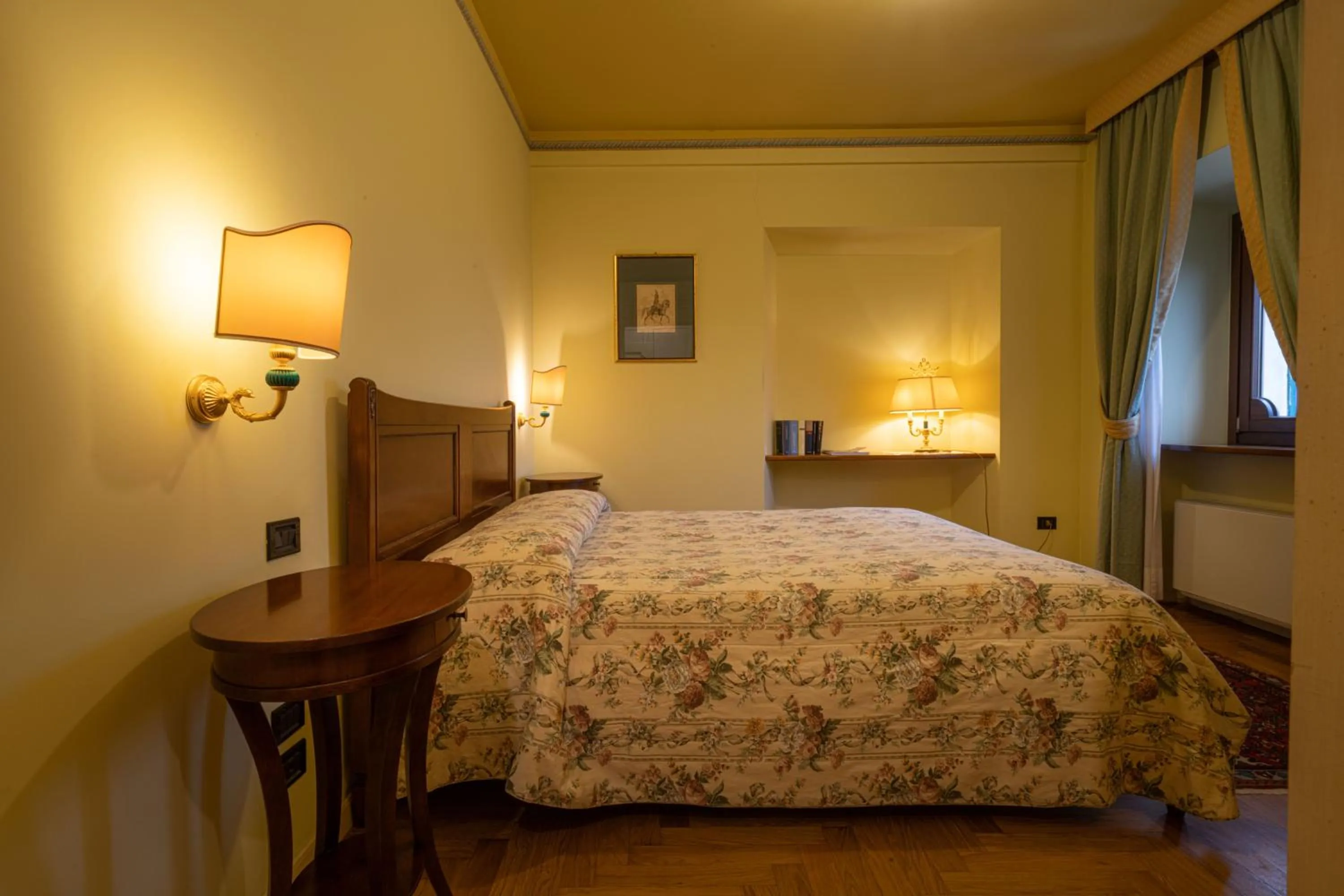 Shower, Bed in Marchese Del Grillo