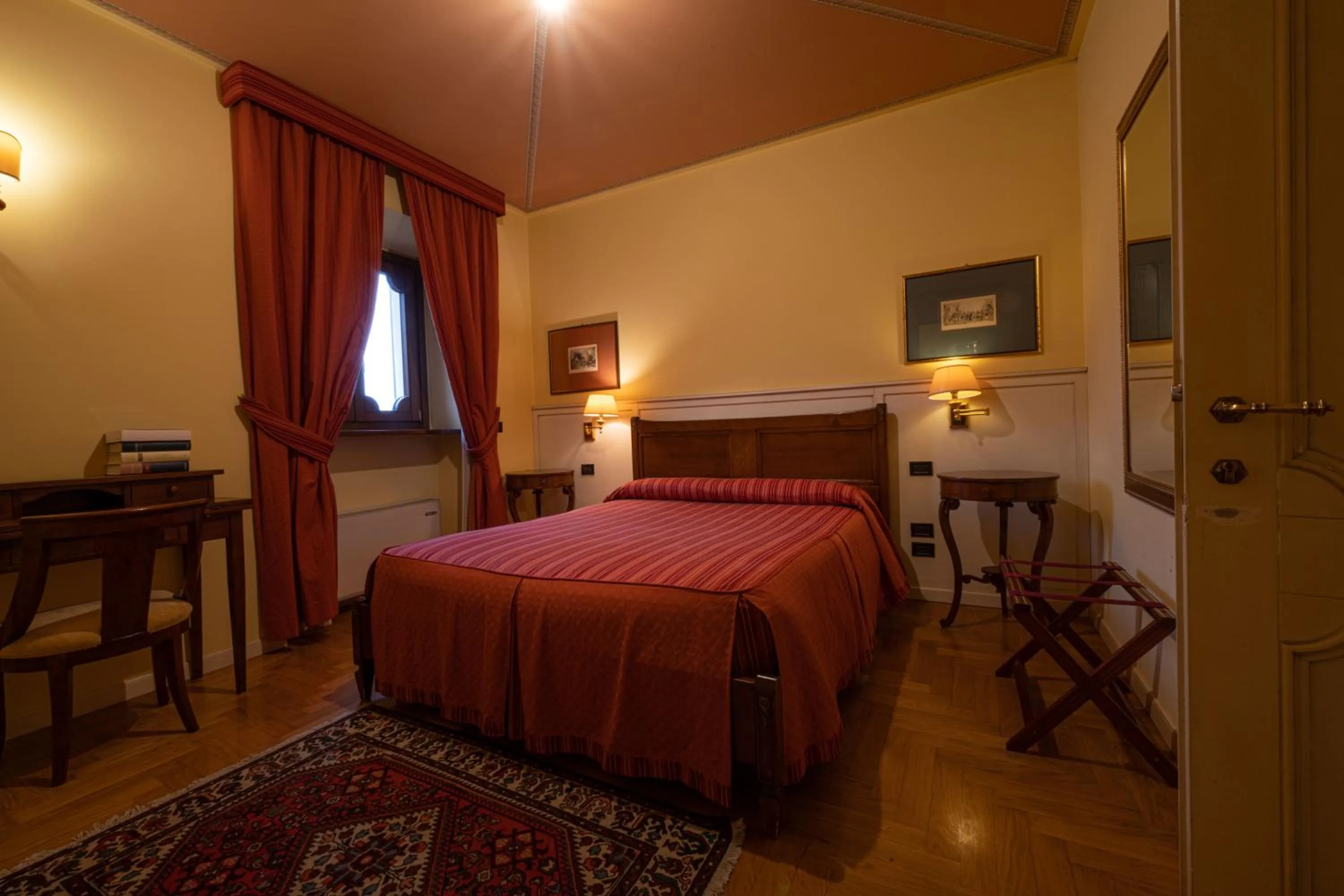 Shower, Bed in Marchese Del Grillo