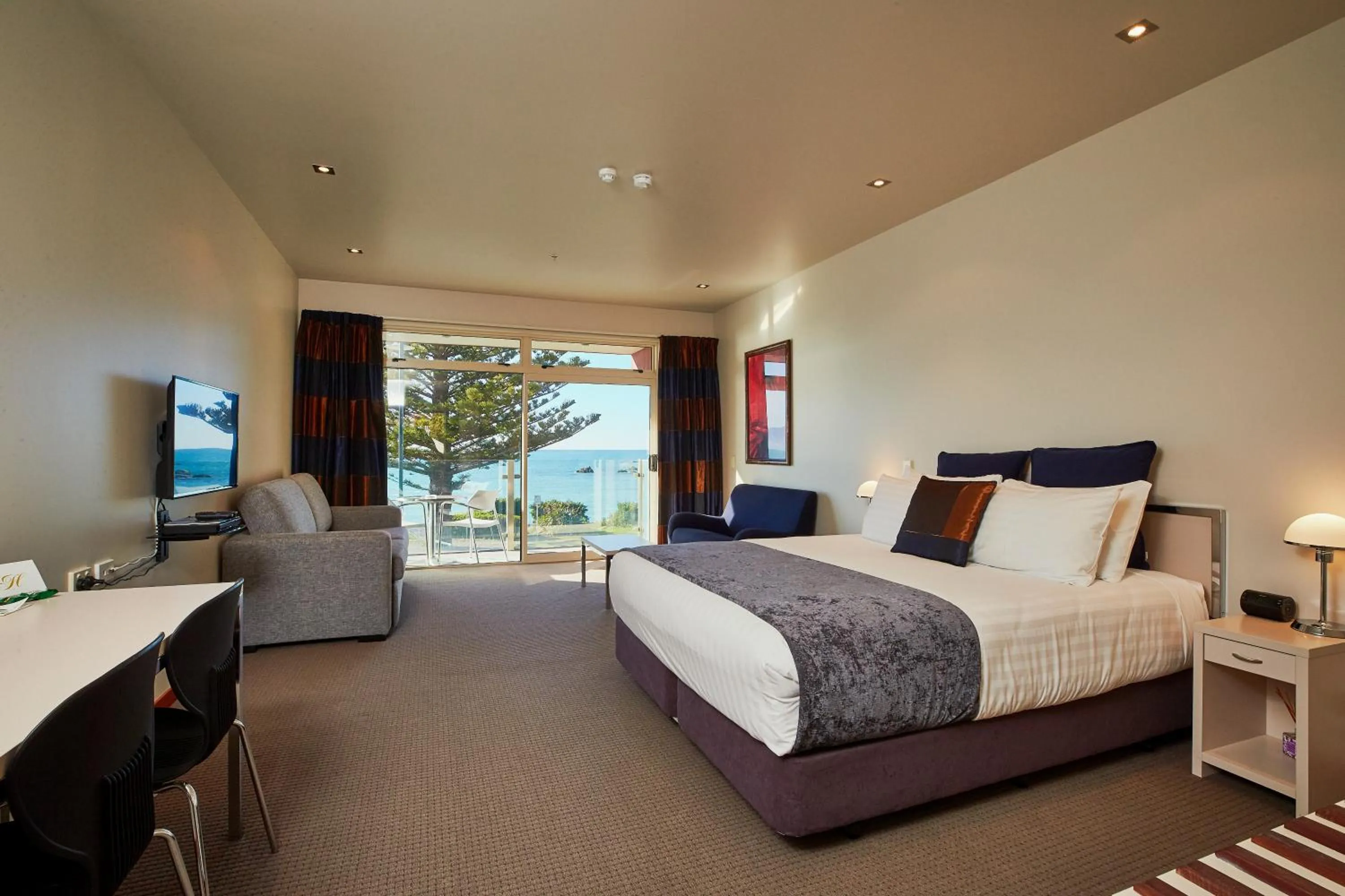 Bed in The White Morph - Heritage Collection