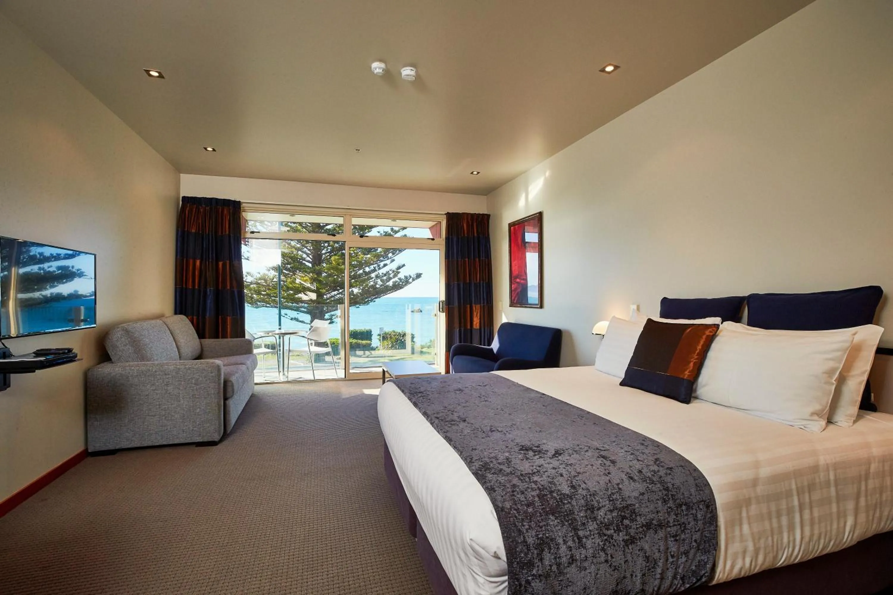 Bed in The White Morph - Heritage Collection