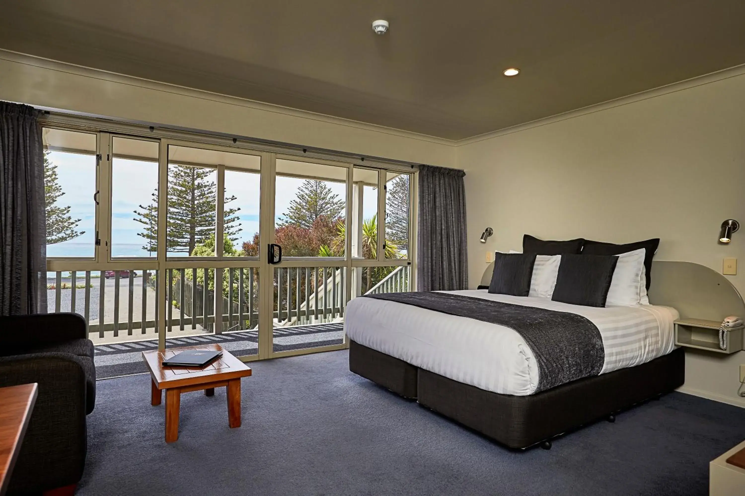 Deluxe Studio in The White Morph - Heritage Collection Deluxe Studio in The White Morph - Heritage Collection