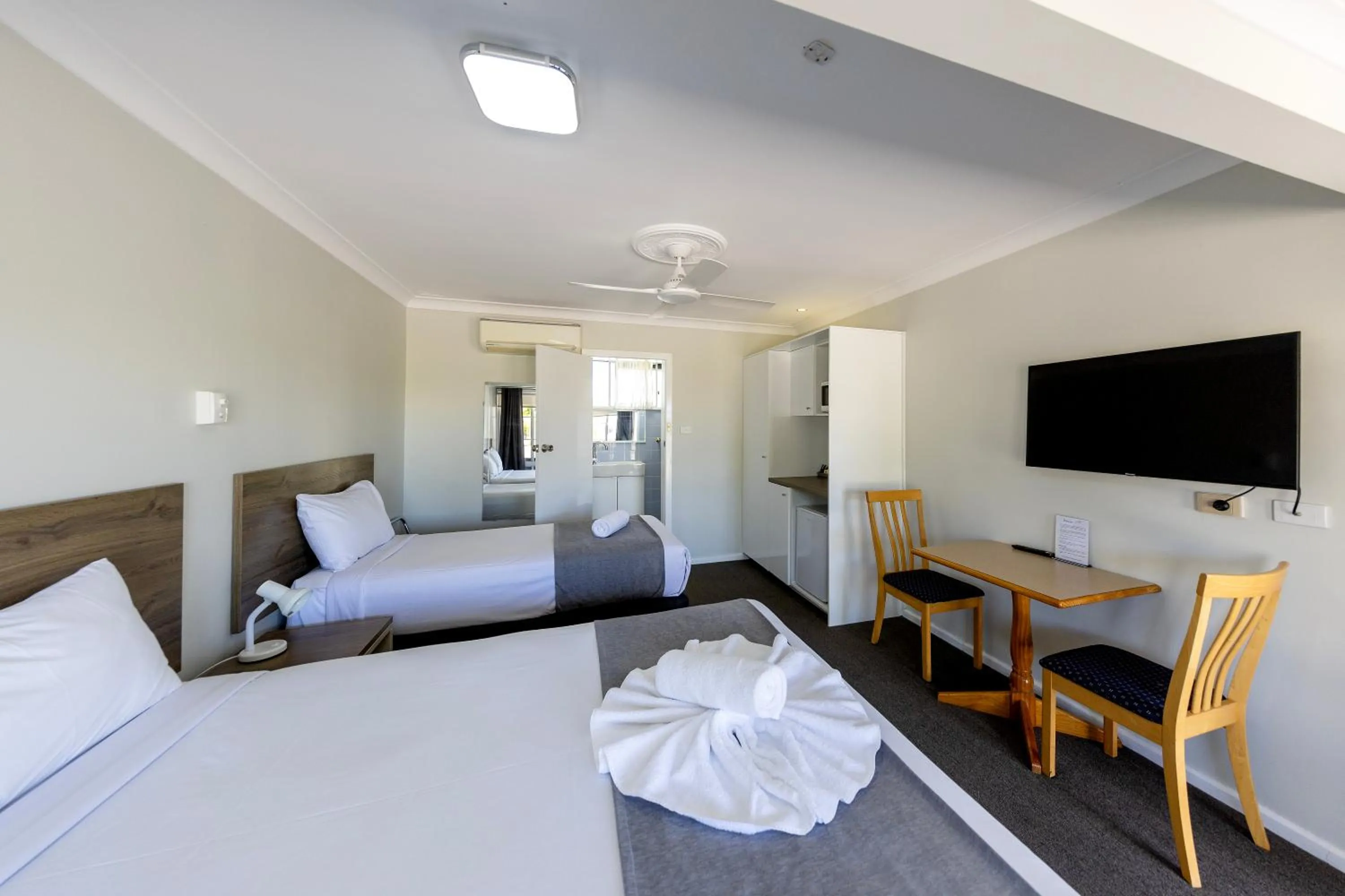 Bed in Breeze Inn 13 Princes Highway, Ulladulla