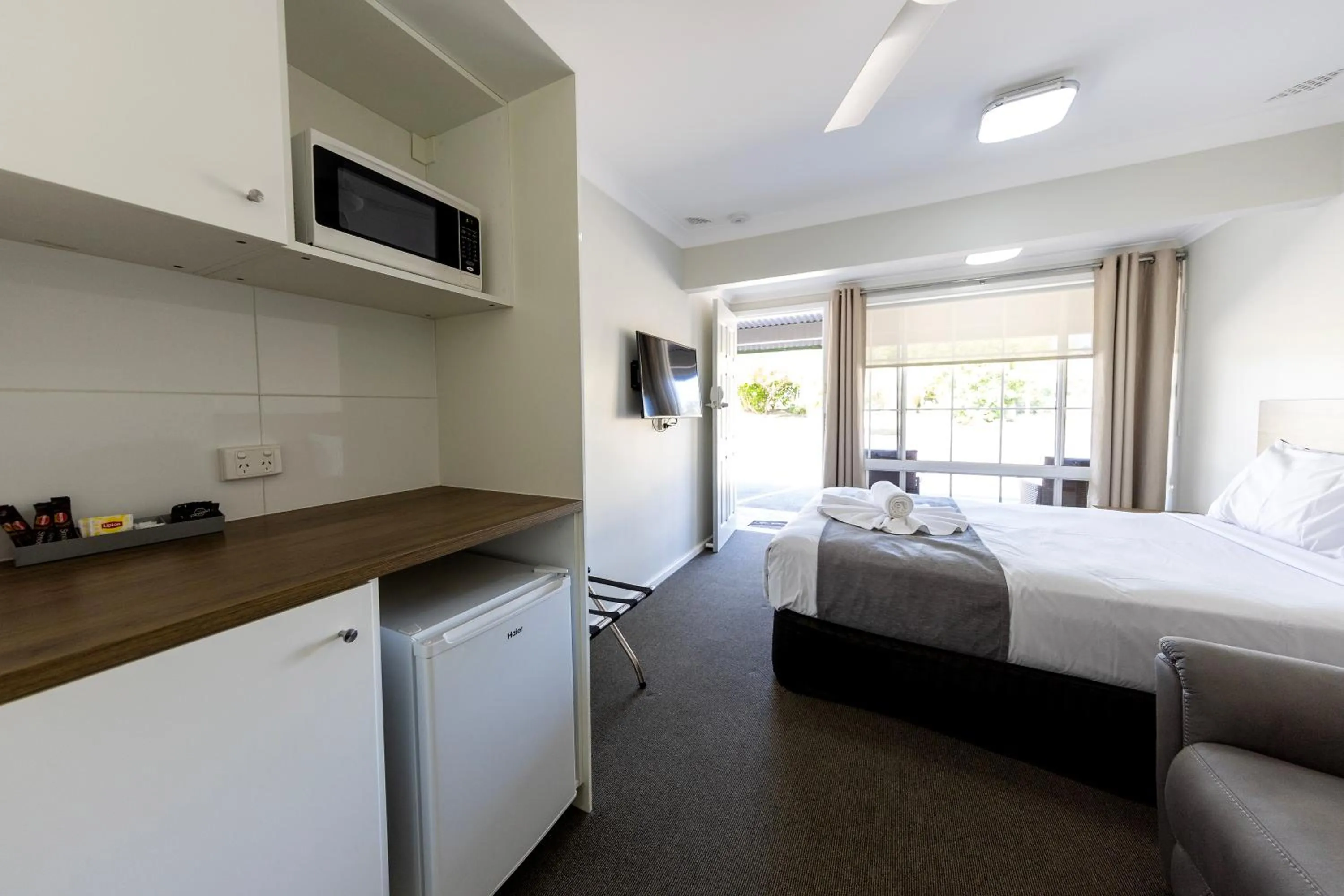 Bed in Breeze Inn 13 Princes Highway, Ulladulla