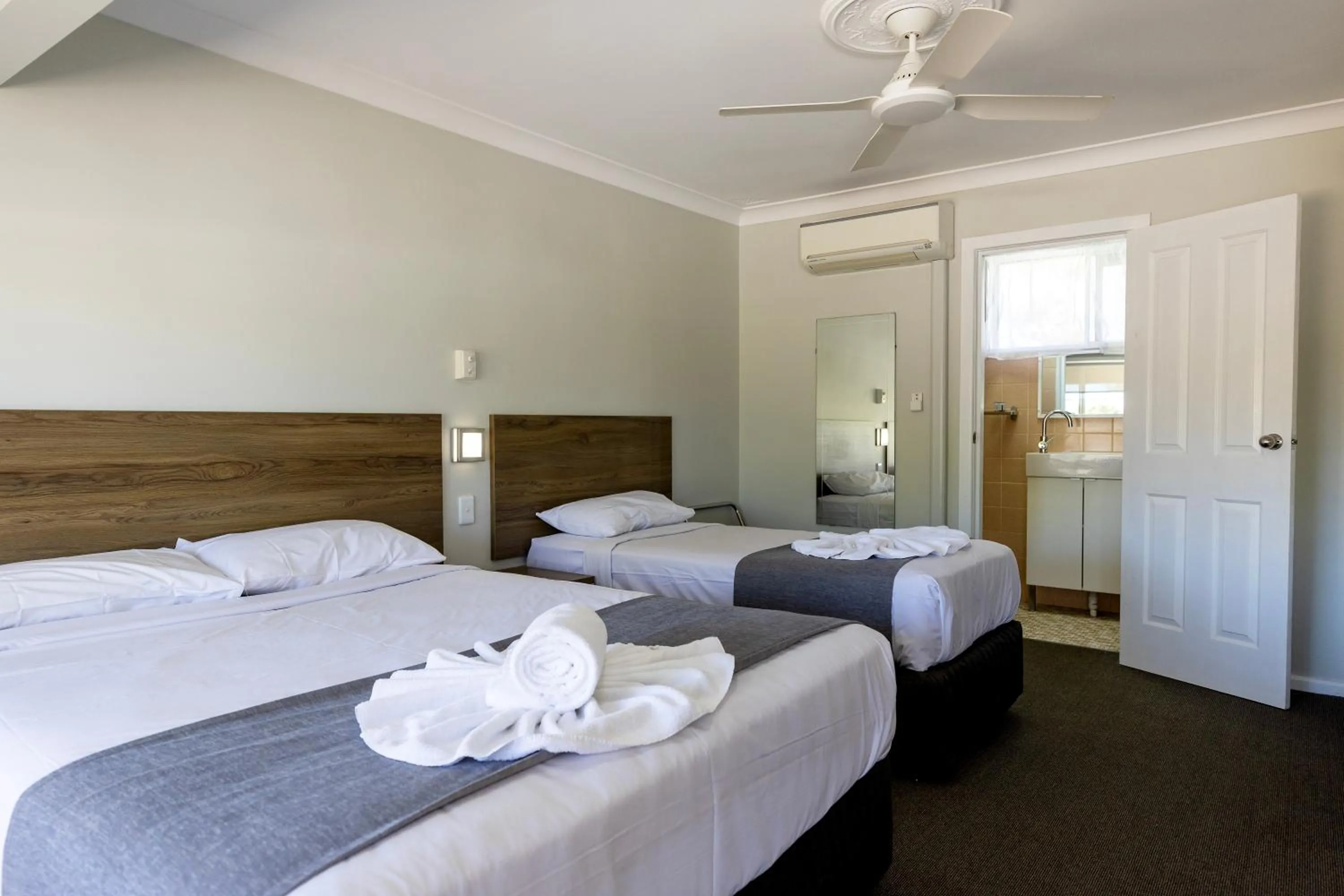 Bed in Breeze Inn 13 Princes Highway, Ulladulla