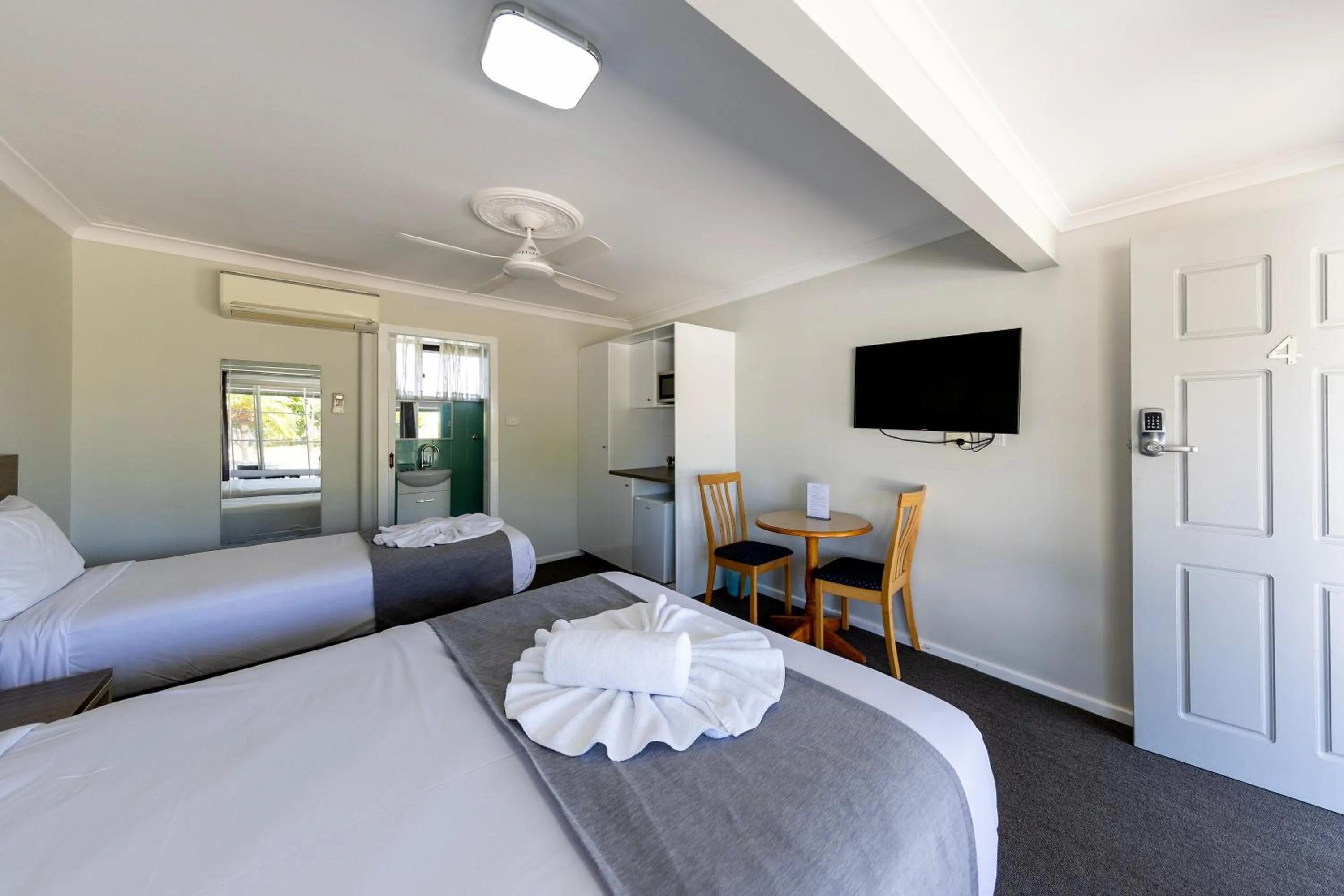 Bed in Breeze Inn 13 Princes Highway, Ulladulla