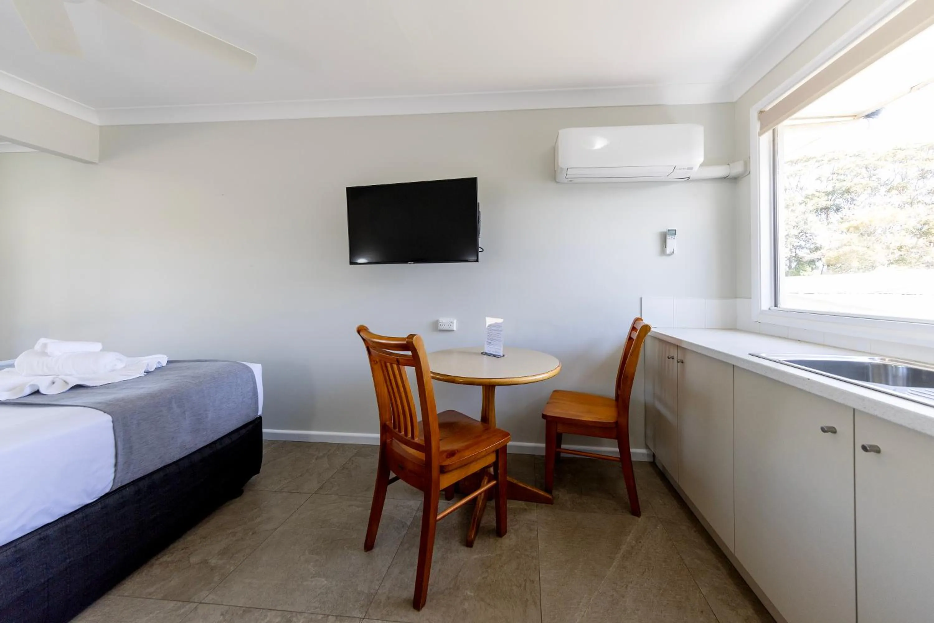 Bed in Breeze Inn 13 Princes Highway, Ulladulla