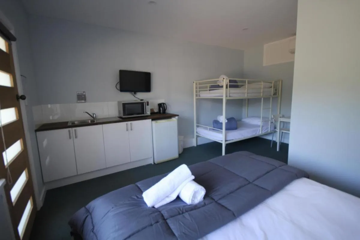Motel Studio (Sleeps 3) in Phillip Island Park Lane Holiday Park