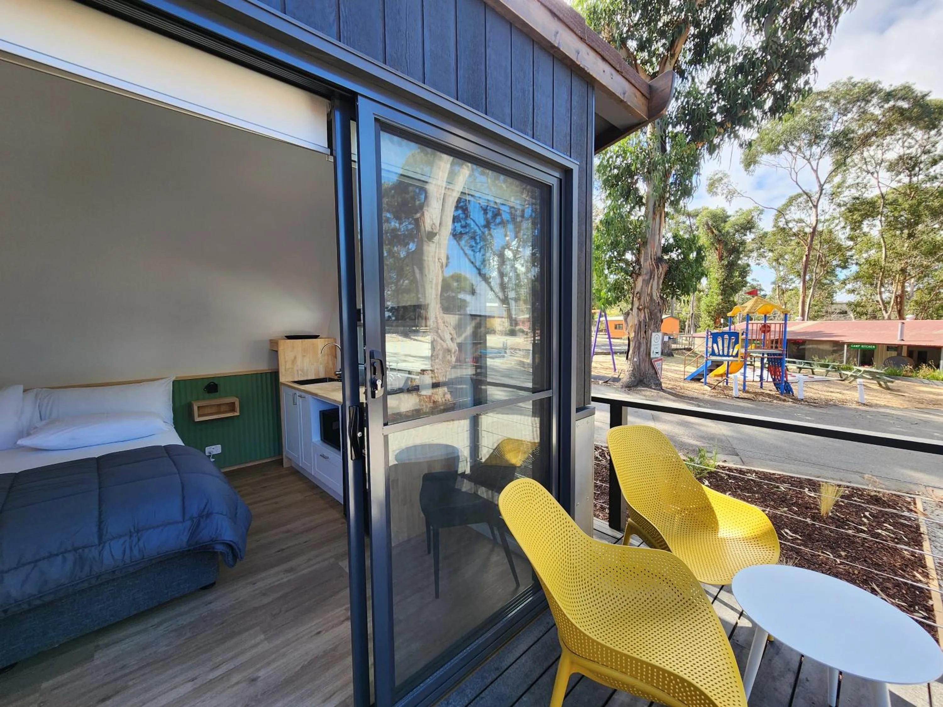 Balcony/Terrace, Bed in Phillip Island Park Lane Holiday Park