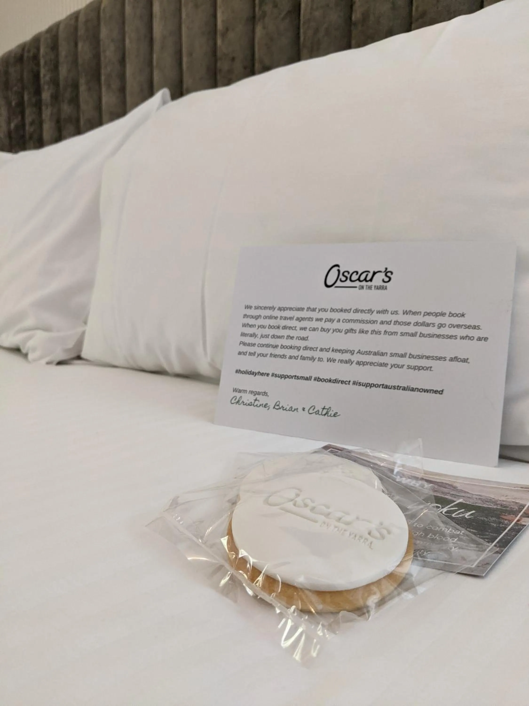 Logo/Certificate/Sign, Bed in Oscar's On The Yarra