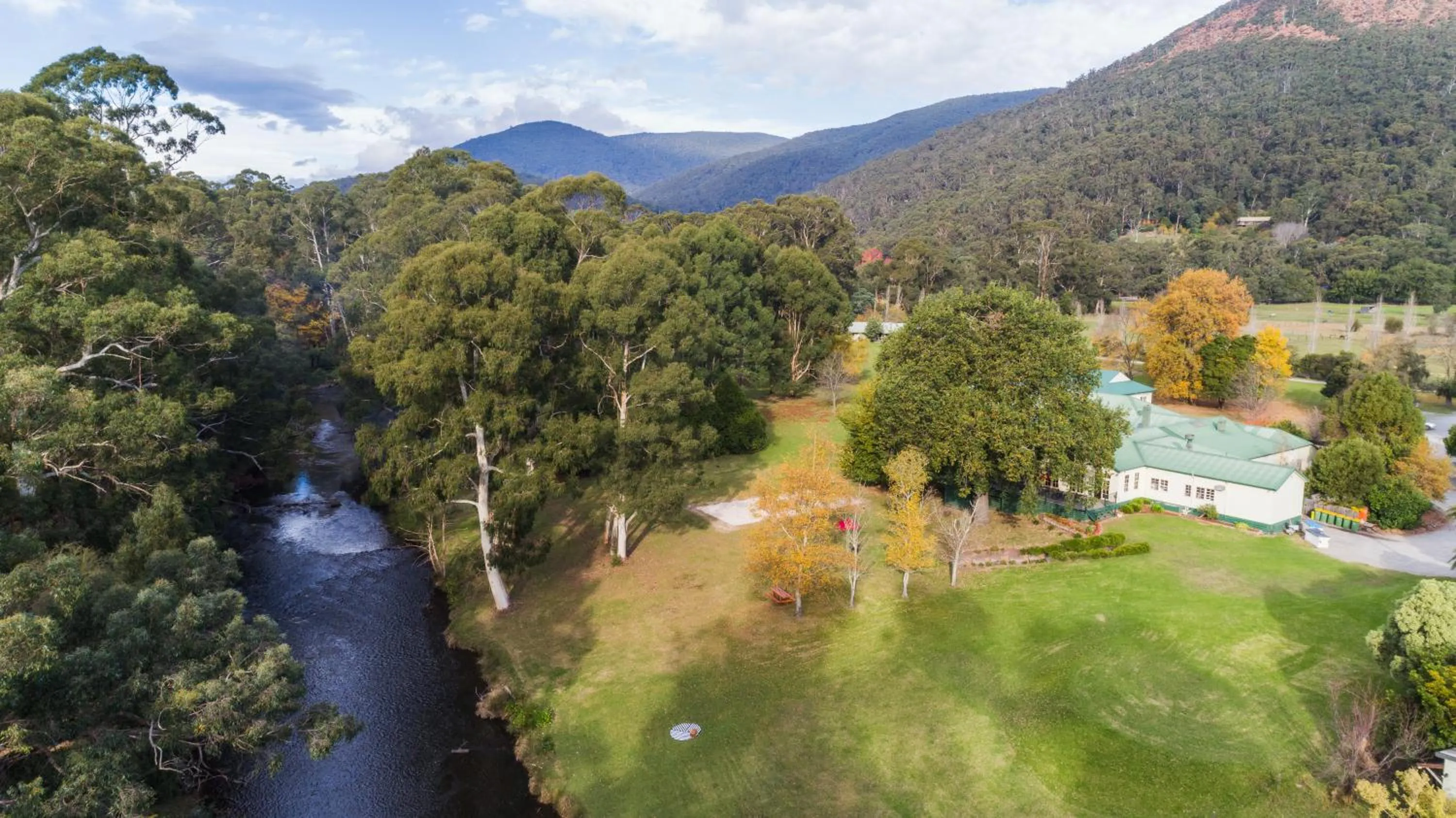 Nearby landmark in Oscar's On The Yarra