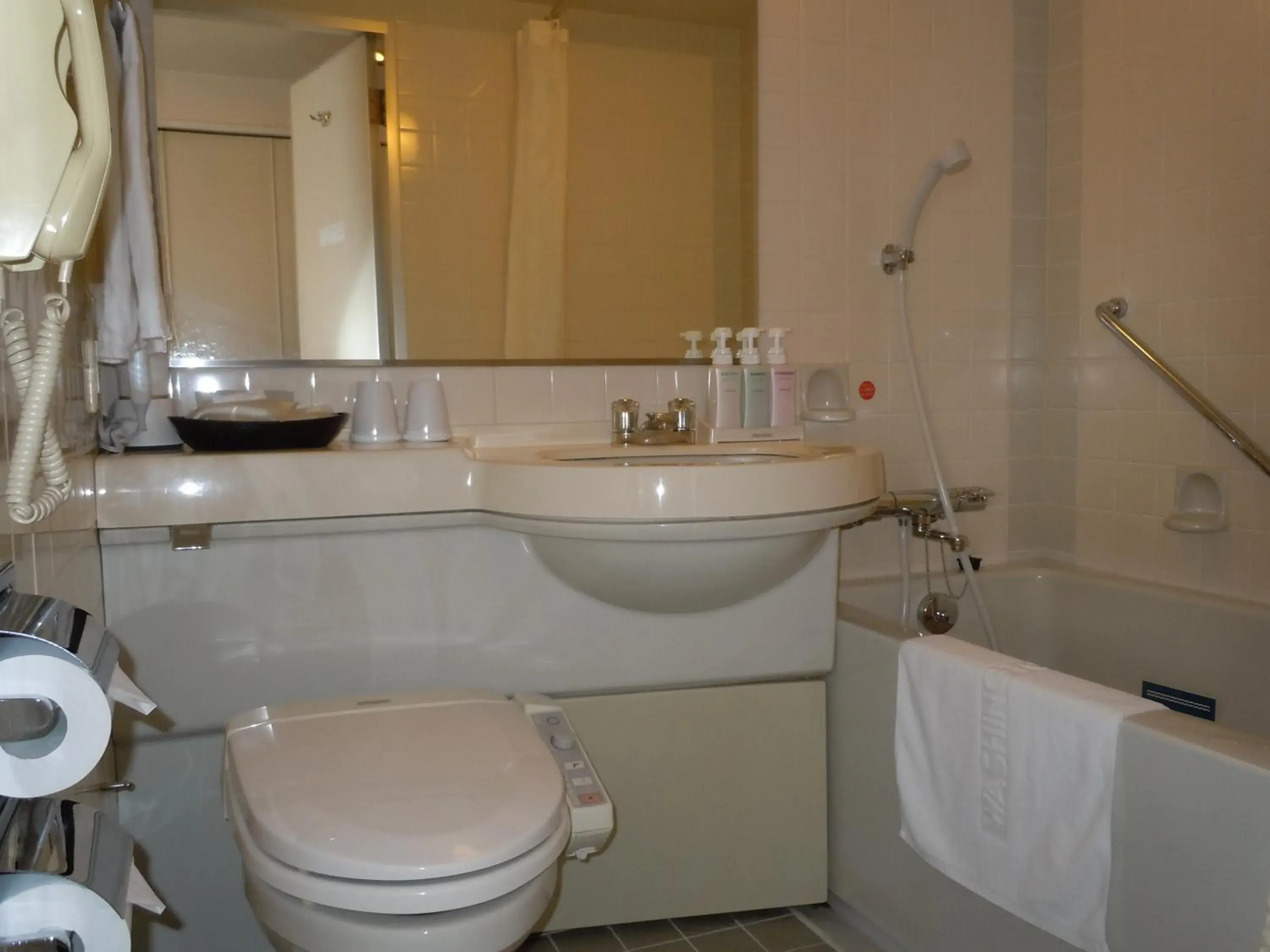 Double Room with Small Double Bed - Non-Smoking in Aizuwakamatsu Washington Hotel Double Room with Small Double Bed - Non-Smoking in Aizuwakamatsu Washington Hotel