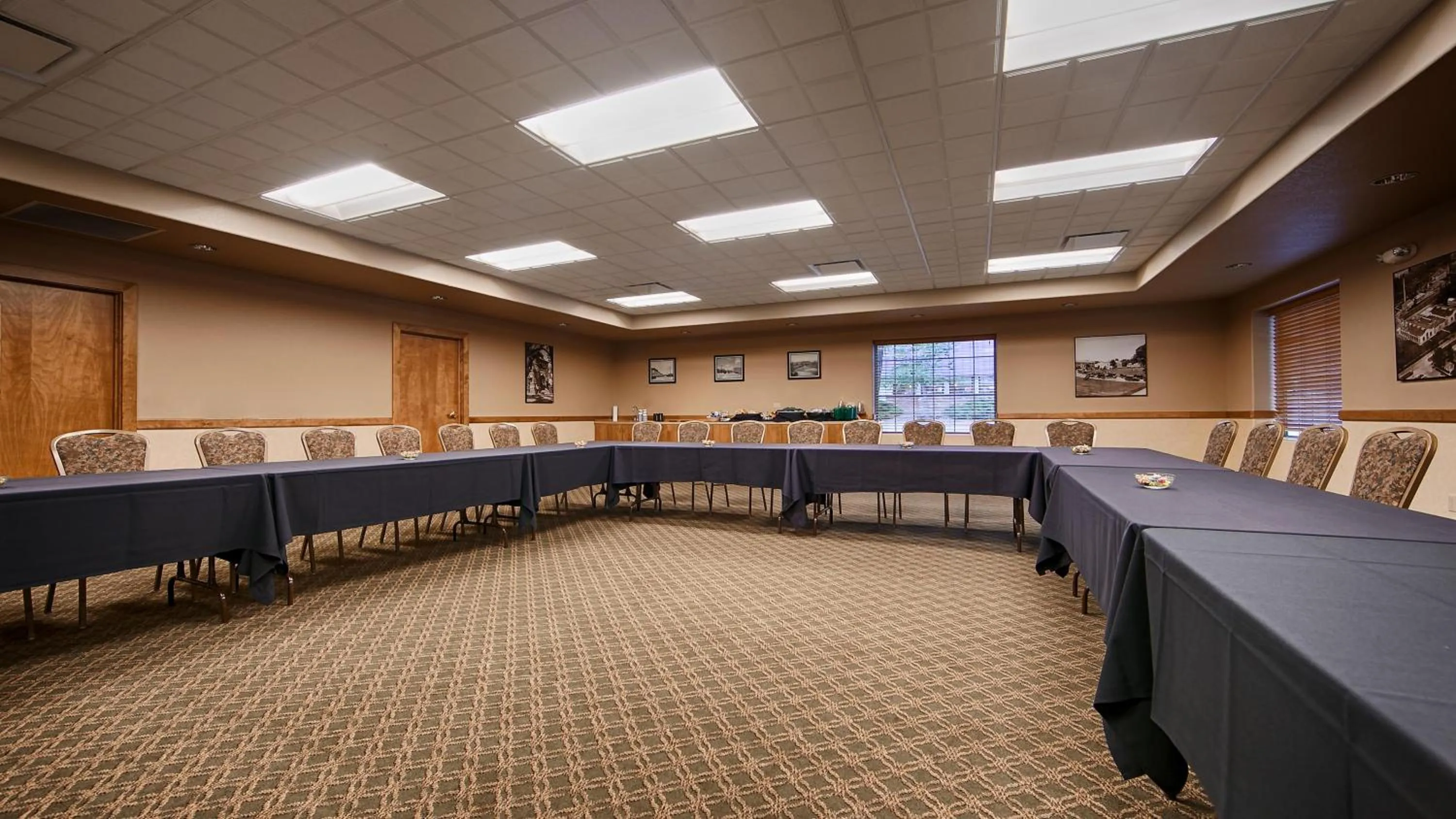 Meeting/conference room in Best Western University Inn