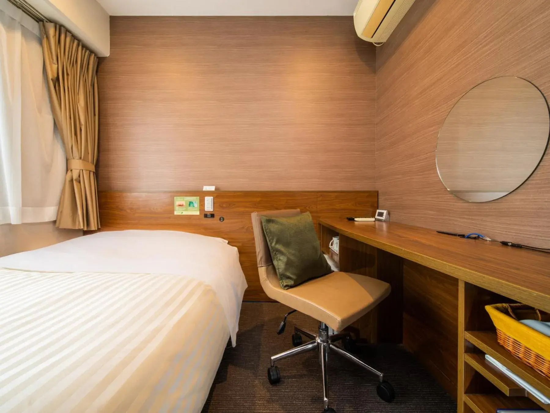 Double Room with Small Double Bed - single occupancy - Smoking in Natural Hot Spring SUPER HOTEL Kumamoto Chamber of Commerce Double Room with Small Double Bed - single occupancy - Smoking in Natural Hot Spring SUPER HOTEL Kumamoto Chamber of Commerce