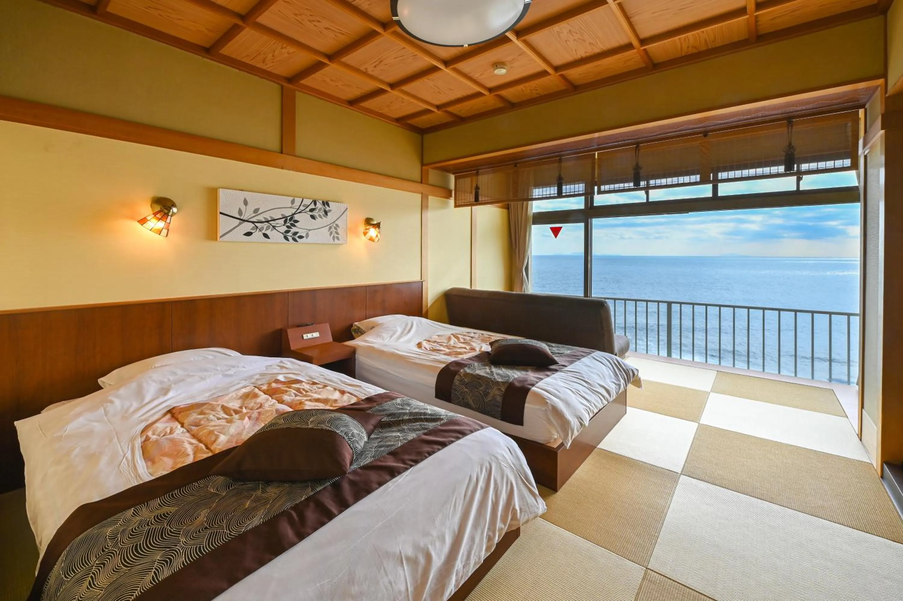 Bedroom, Bed in Inatori Tokai Hotel Yuen