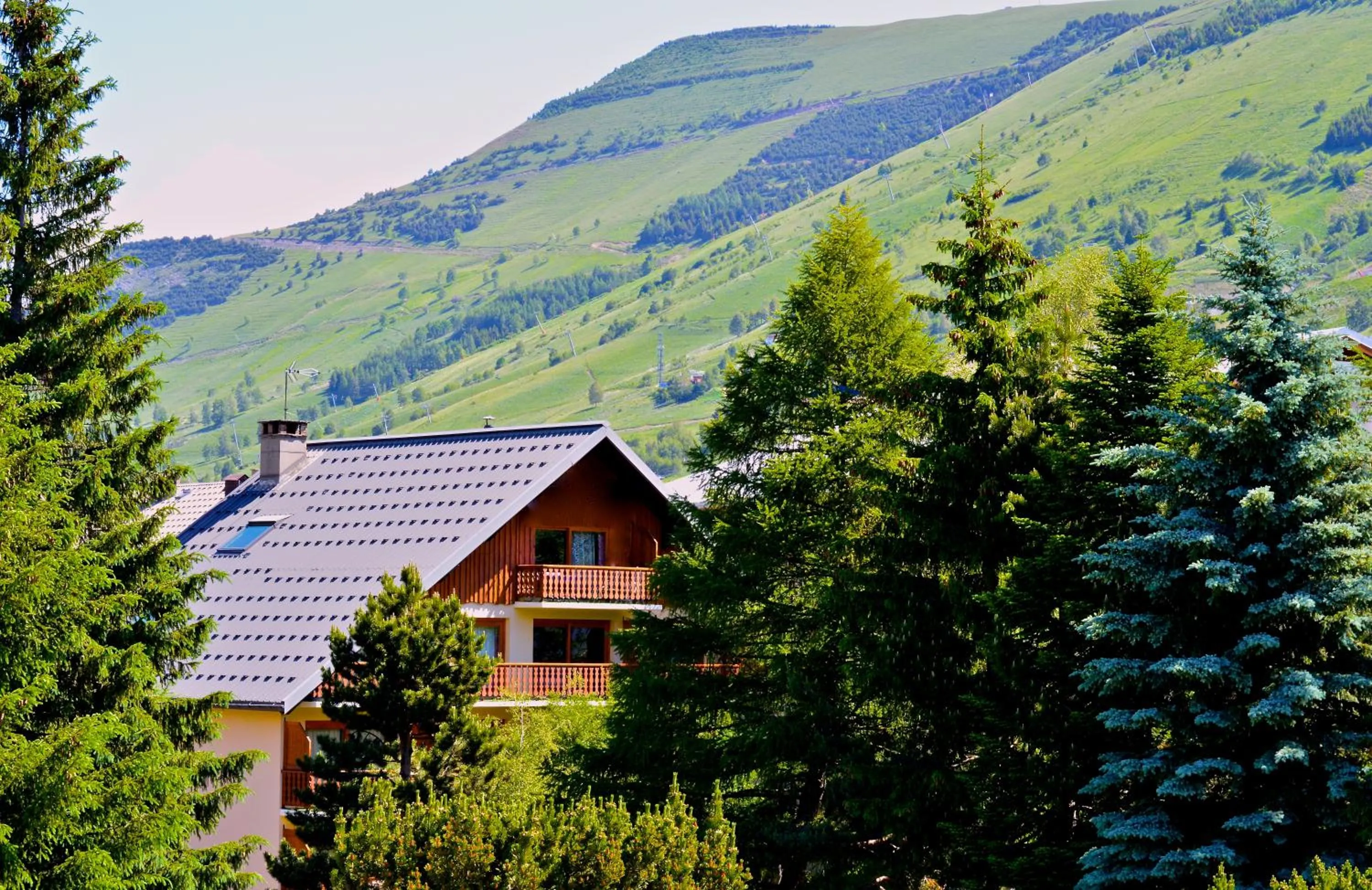 Property building in Hôtel Serre Palas