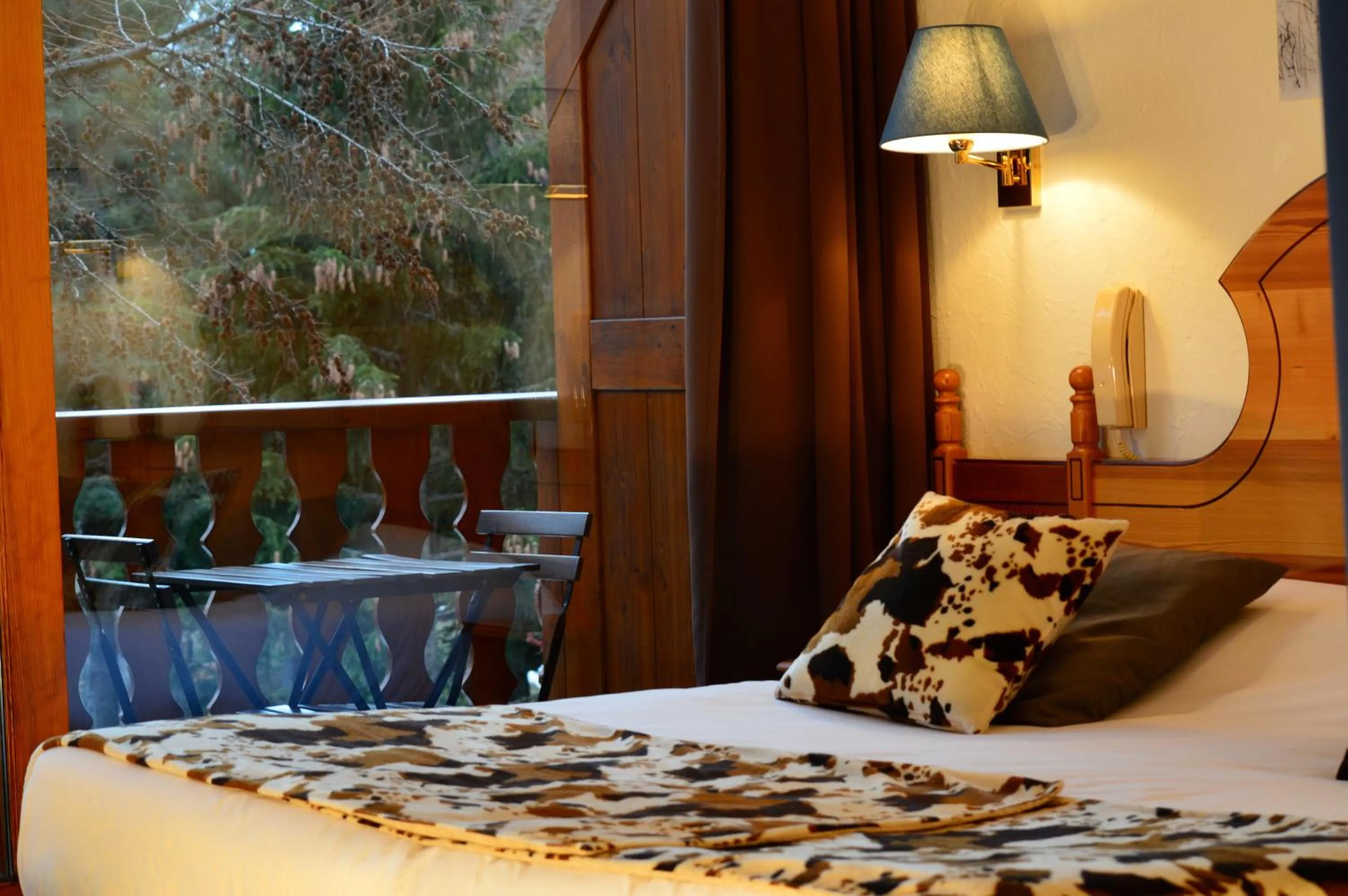 Decorative detail, Bed in Hôtel Serre Palas