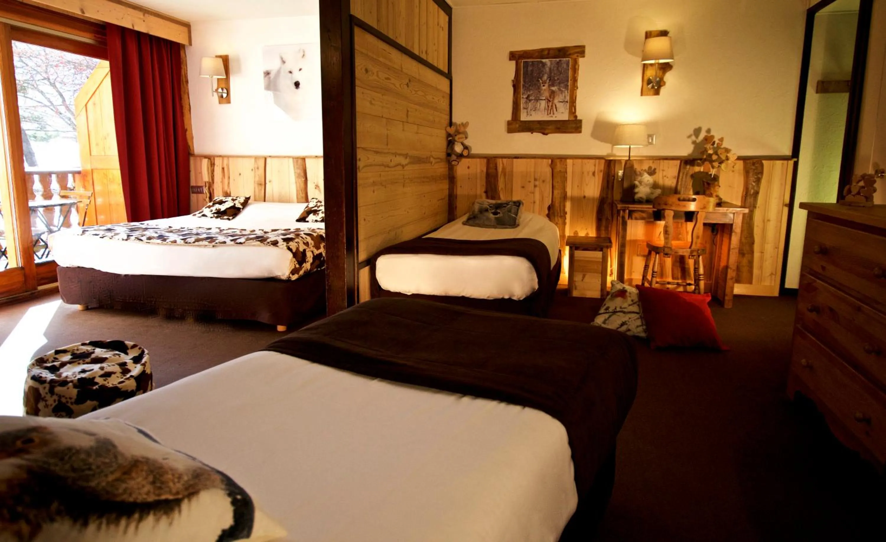 Bedroom, Bed in Hôtel Serre Palas