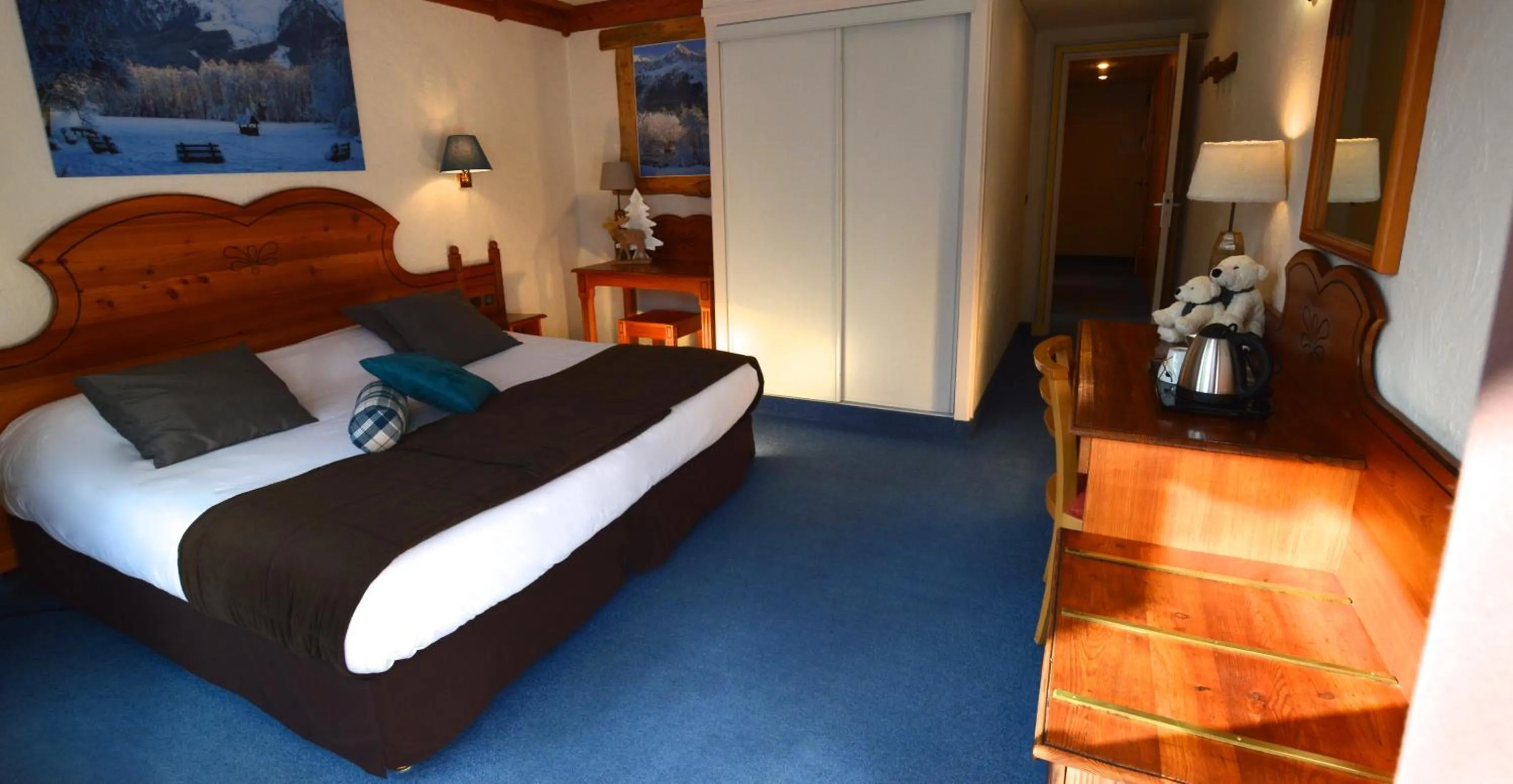 Photo of the whole room, Bed in Hôtel Serre Palas