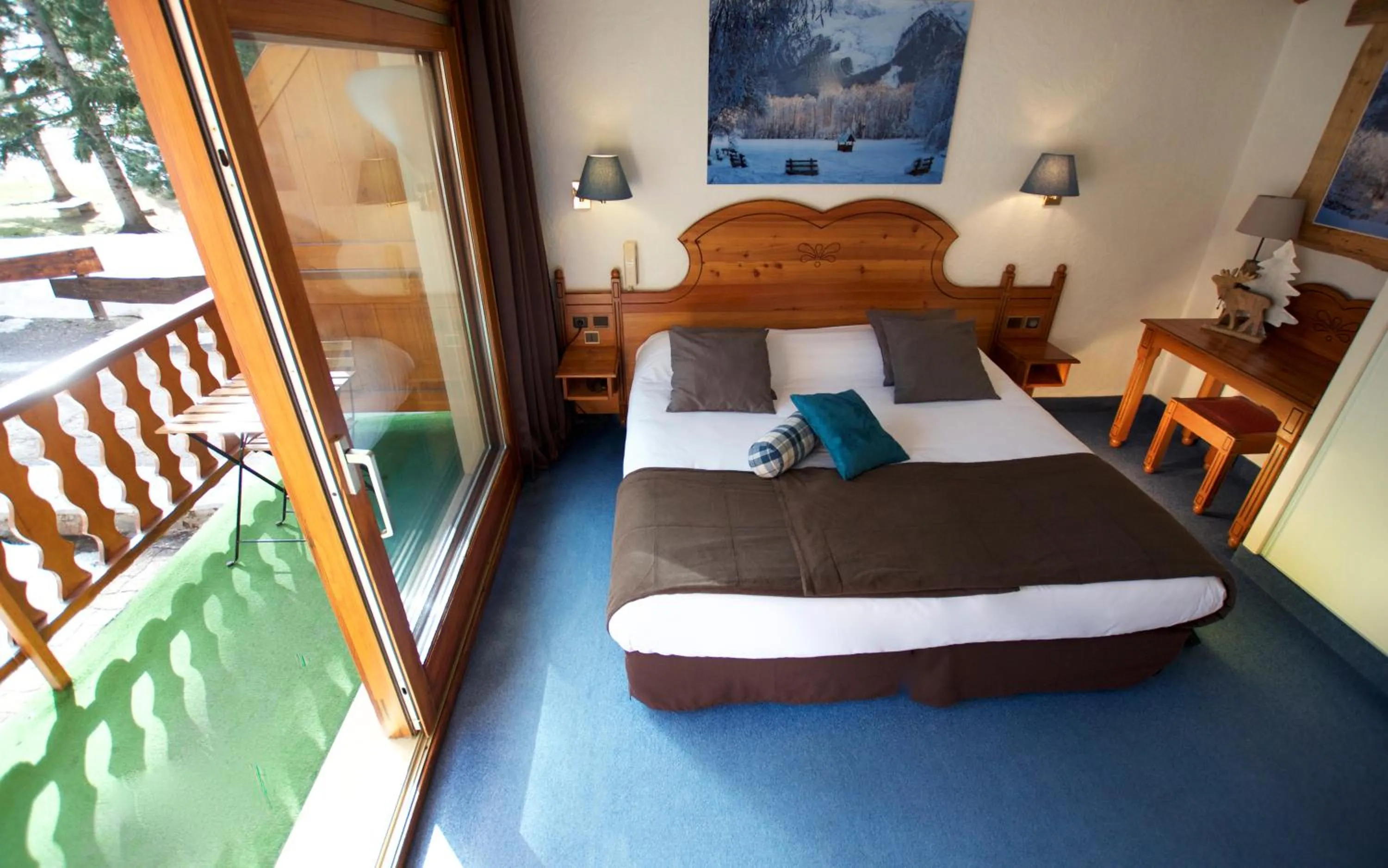 Balcony/Terrace, Bed in Hôtel Serre Palas