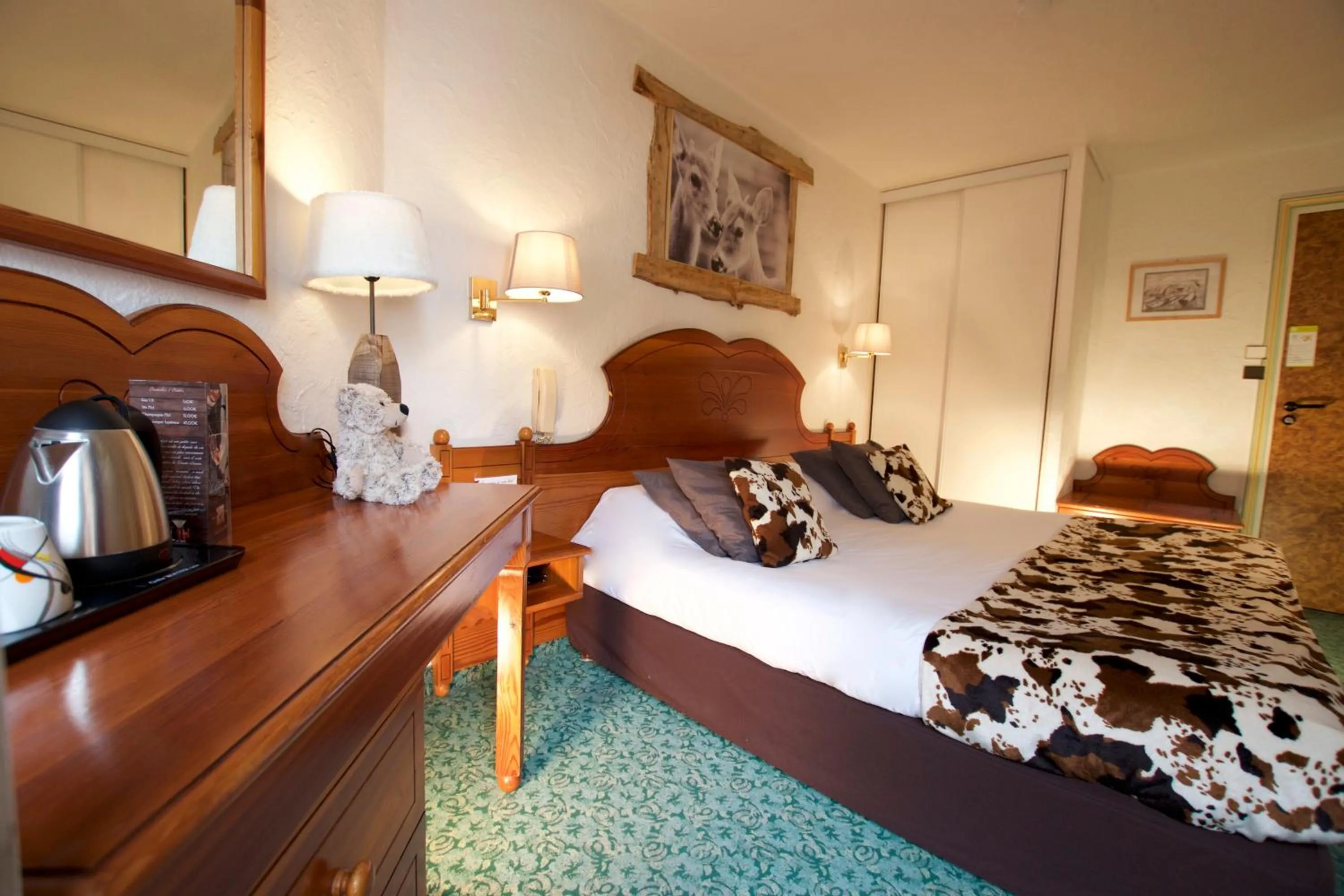 Bedroom, Bed in Hôtel Serre Palas