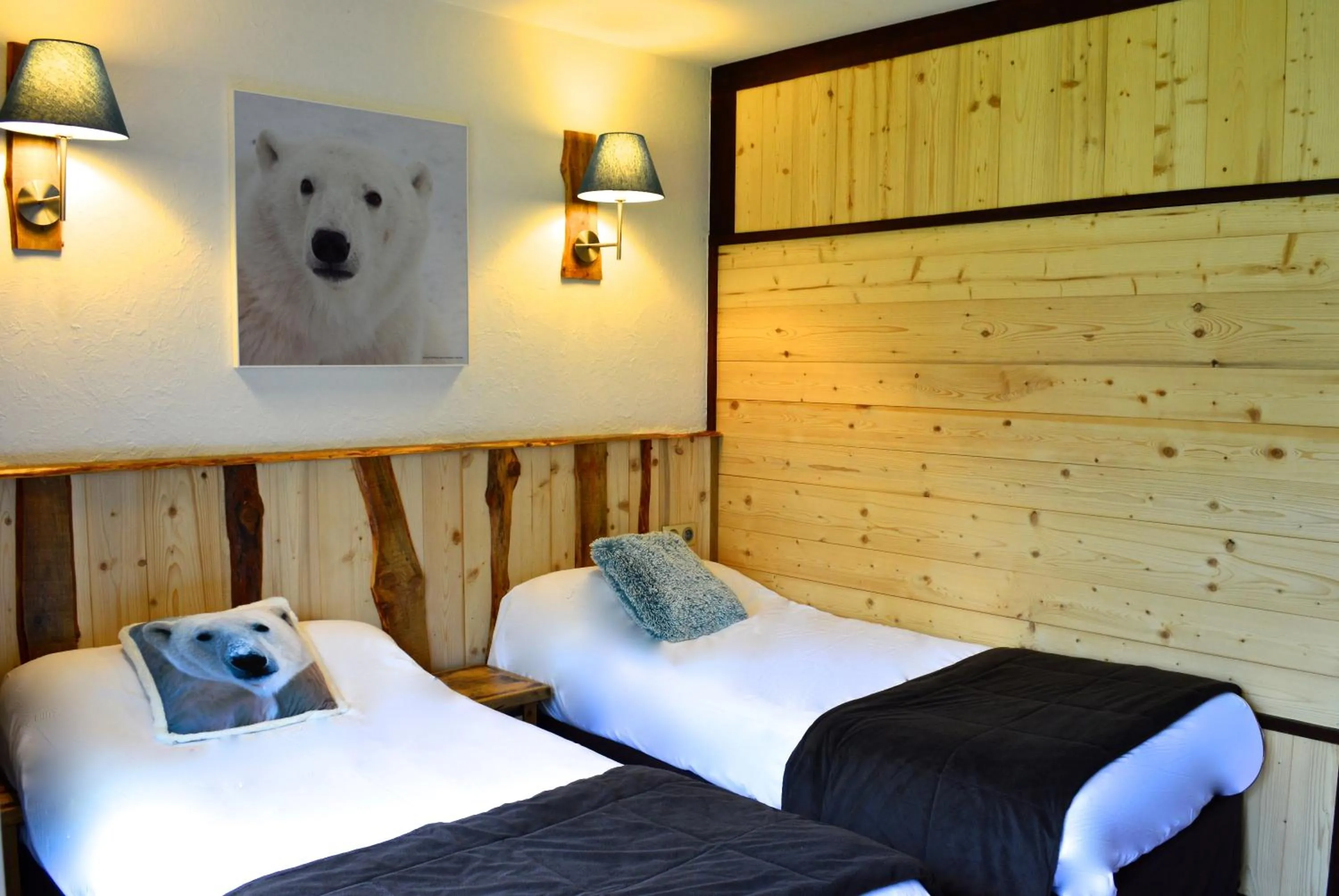 Bedroom, Bed in Hôtel Serre Palas