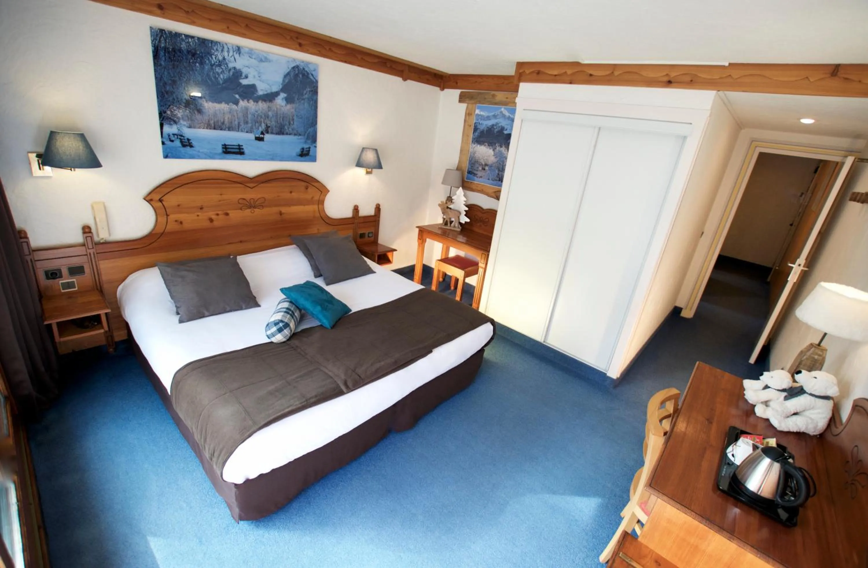 Photo of the whole room, Bed in Hôtel Serre Palas