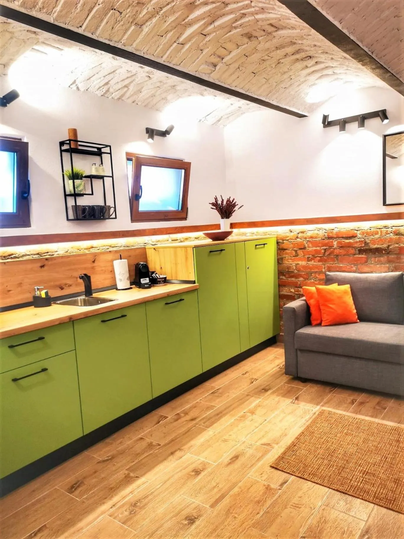 Kitchen or kitchenette in T House