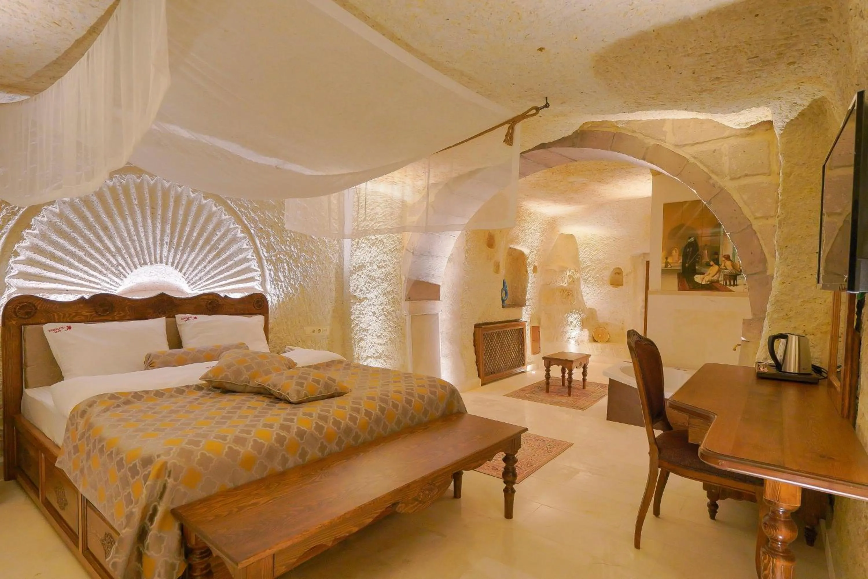 Photo of the whole room, Bed in Fairyland Cave Hotel
