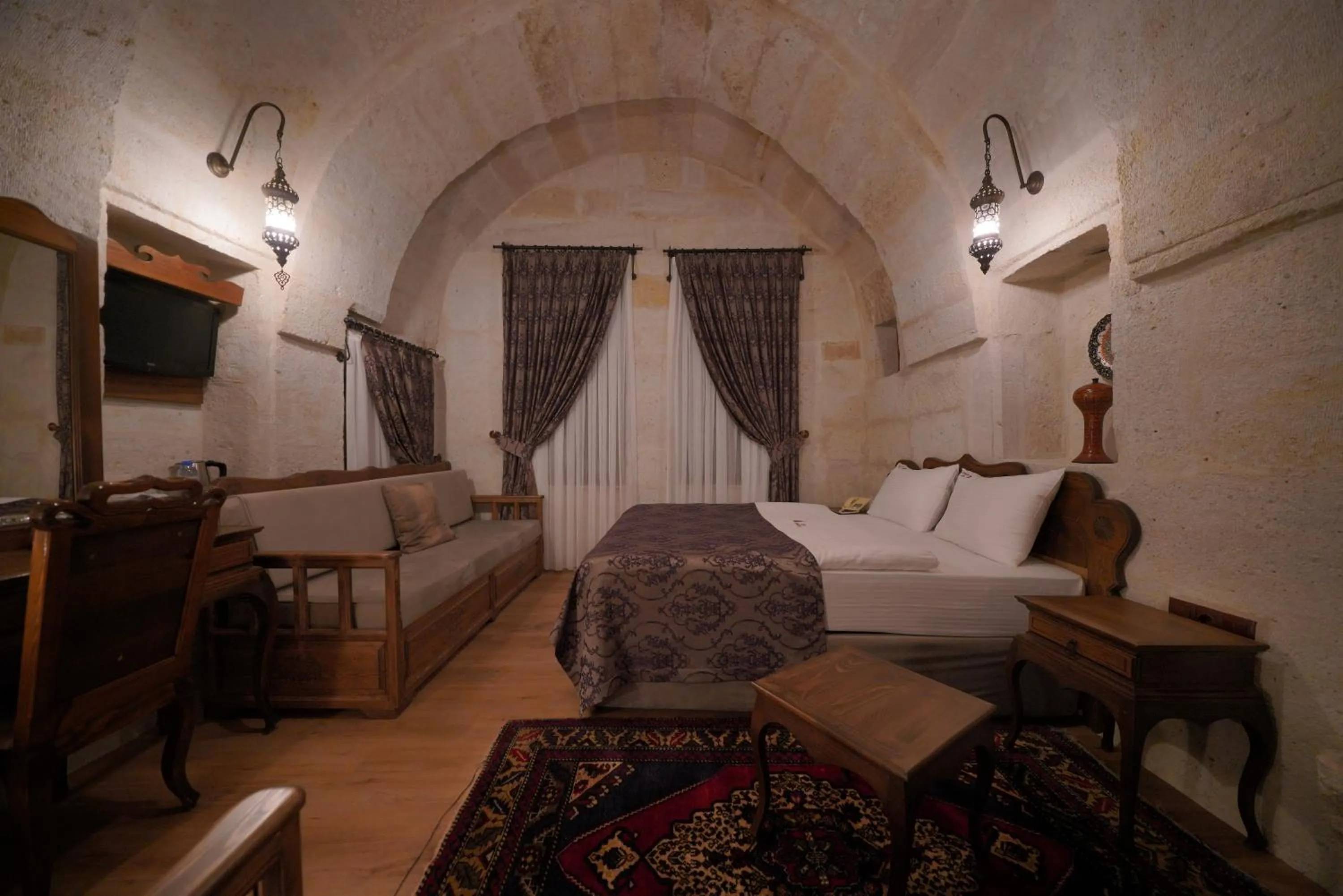 Photo of the whole room, Bed in Fairyland Cave Hotel