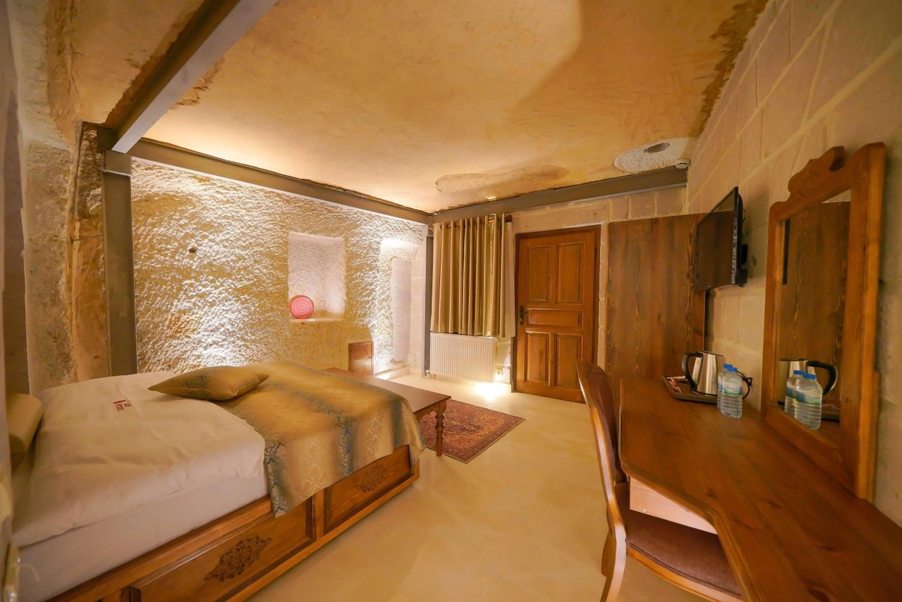 Photo of the whole room, Bed in Fairyland Cave Hotel