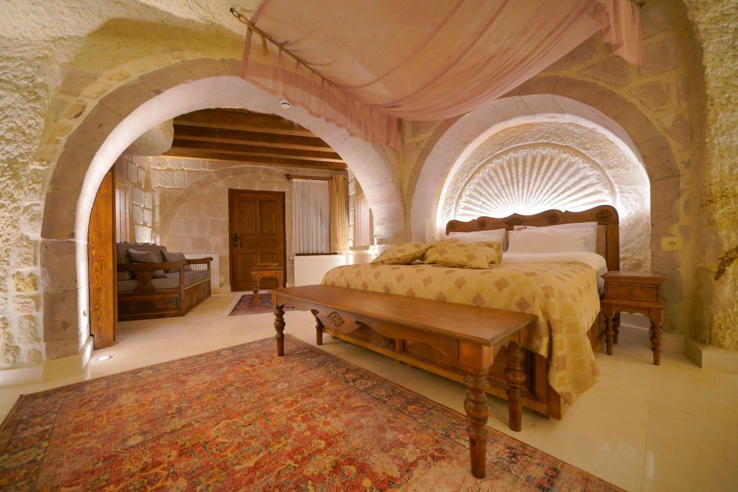 Photo of the whole room, Bed in Fairyland Cave Hotel