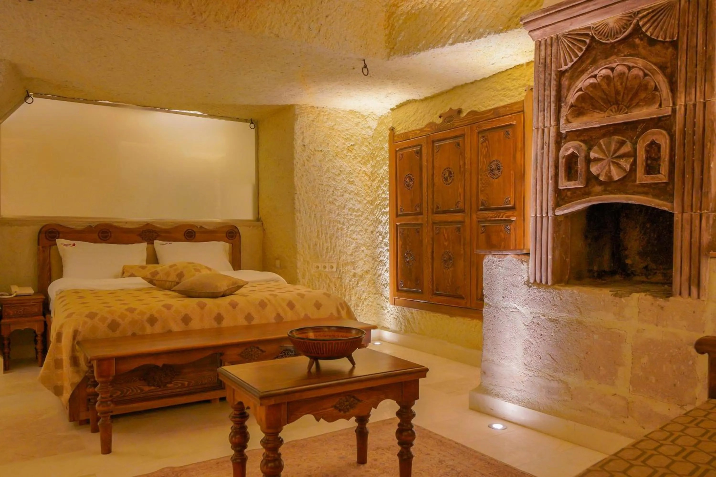 flat iron, Bed in Fairyland Cave Hotel