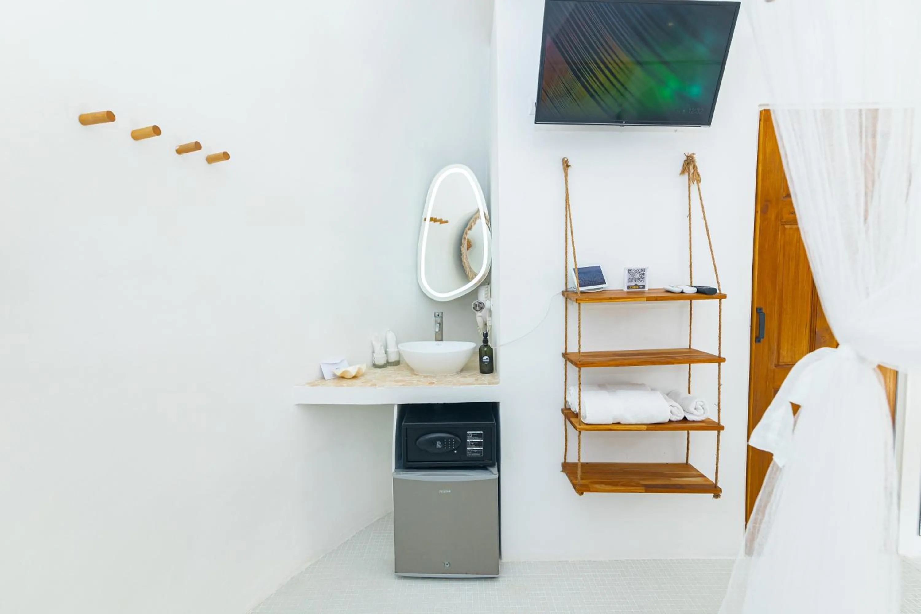 Bed in Igloo Beach Lodge