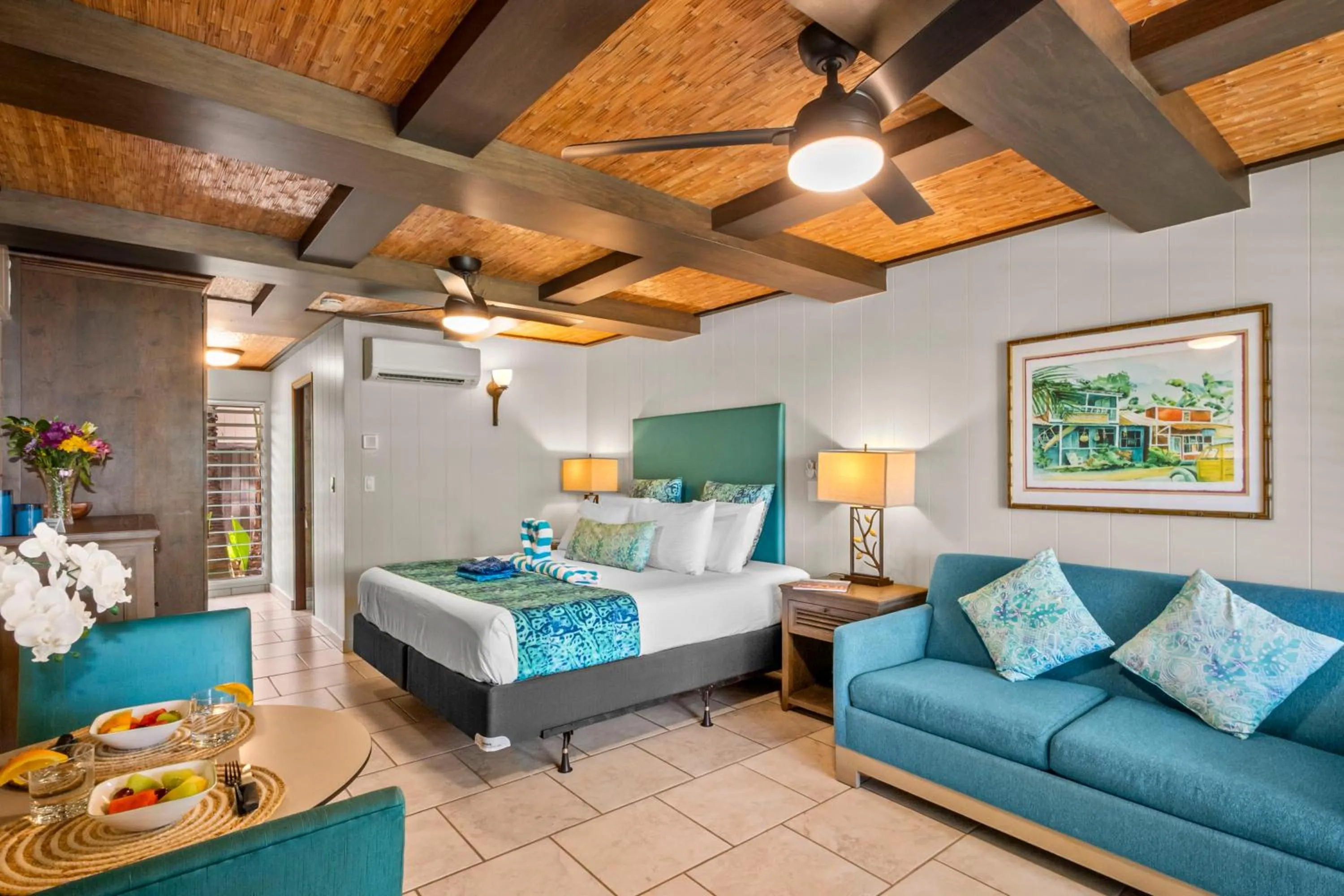 Bedroom, Bed in The Mauian Hotel