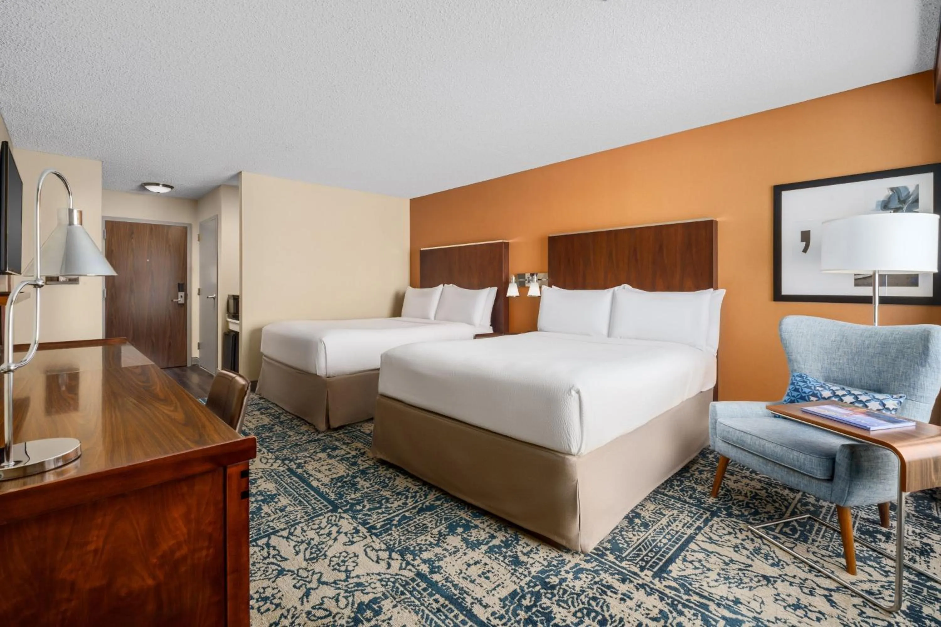 Photo of the whole room, Bed in Four Points by Sheraton Pleasanton