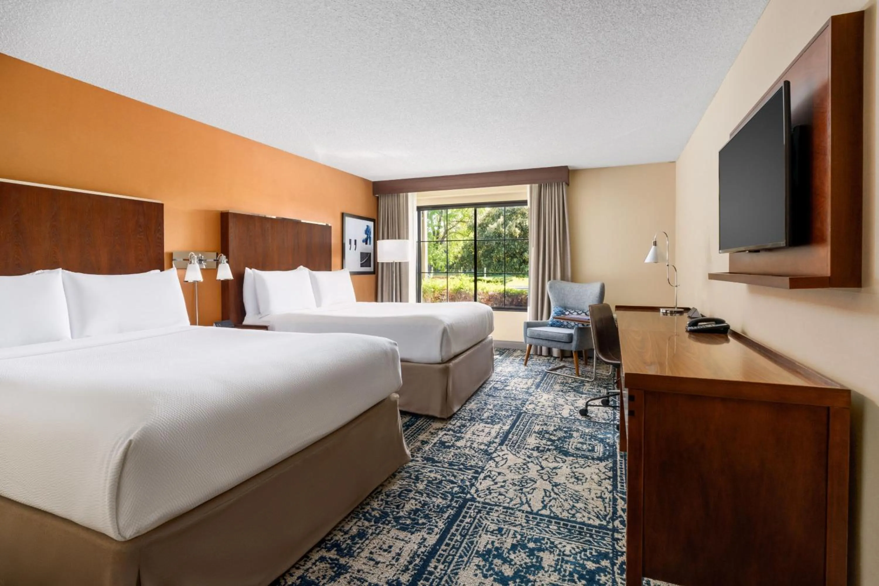 Photo of the whole room, Bed in Four Points by Sheraton Pleasanton