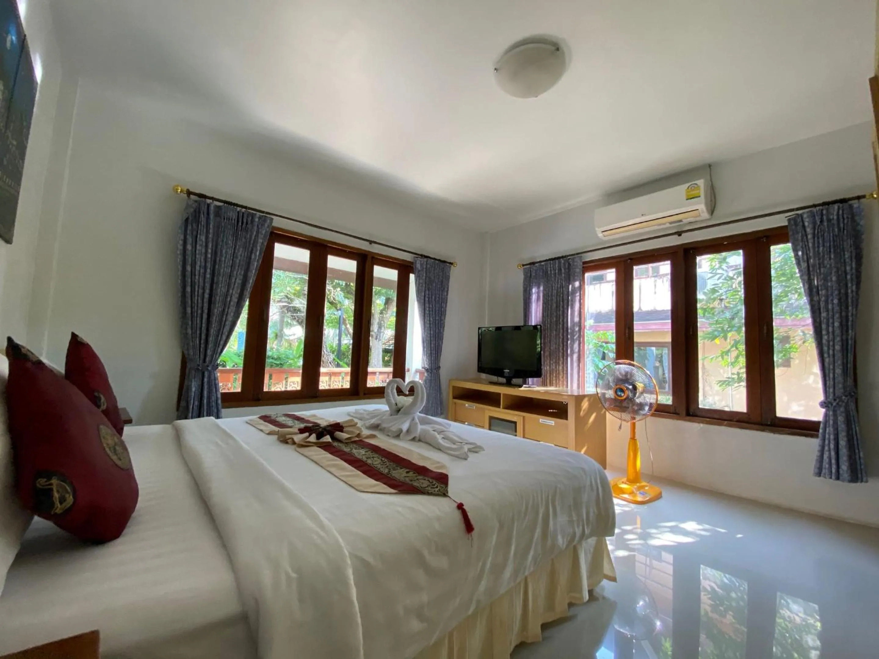 Bed in Yuwadee Resort