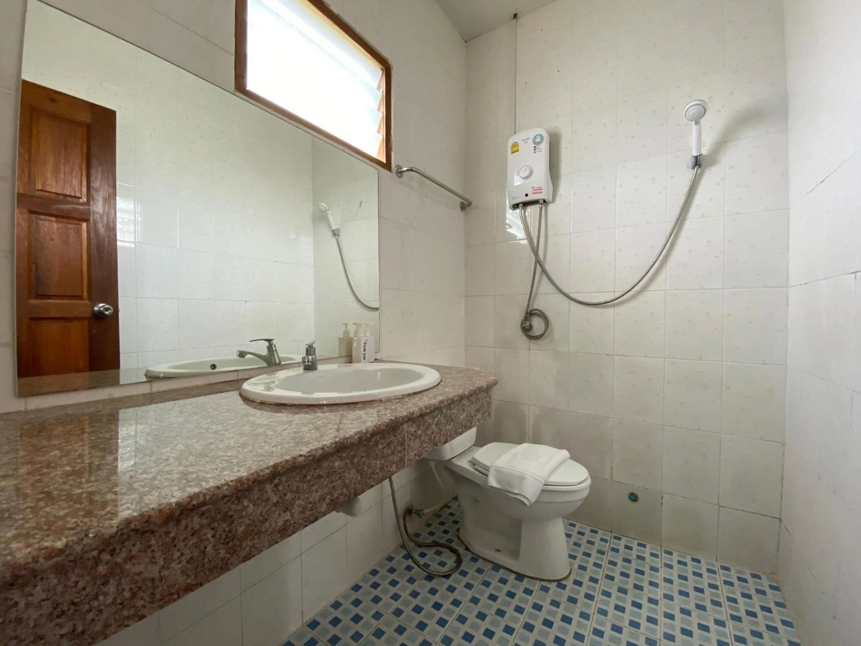 Shower in Yuwadee Resort