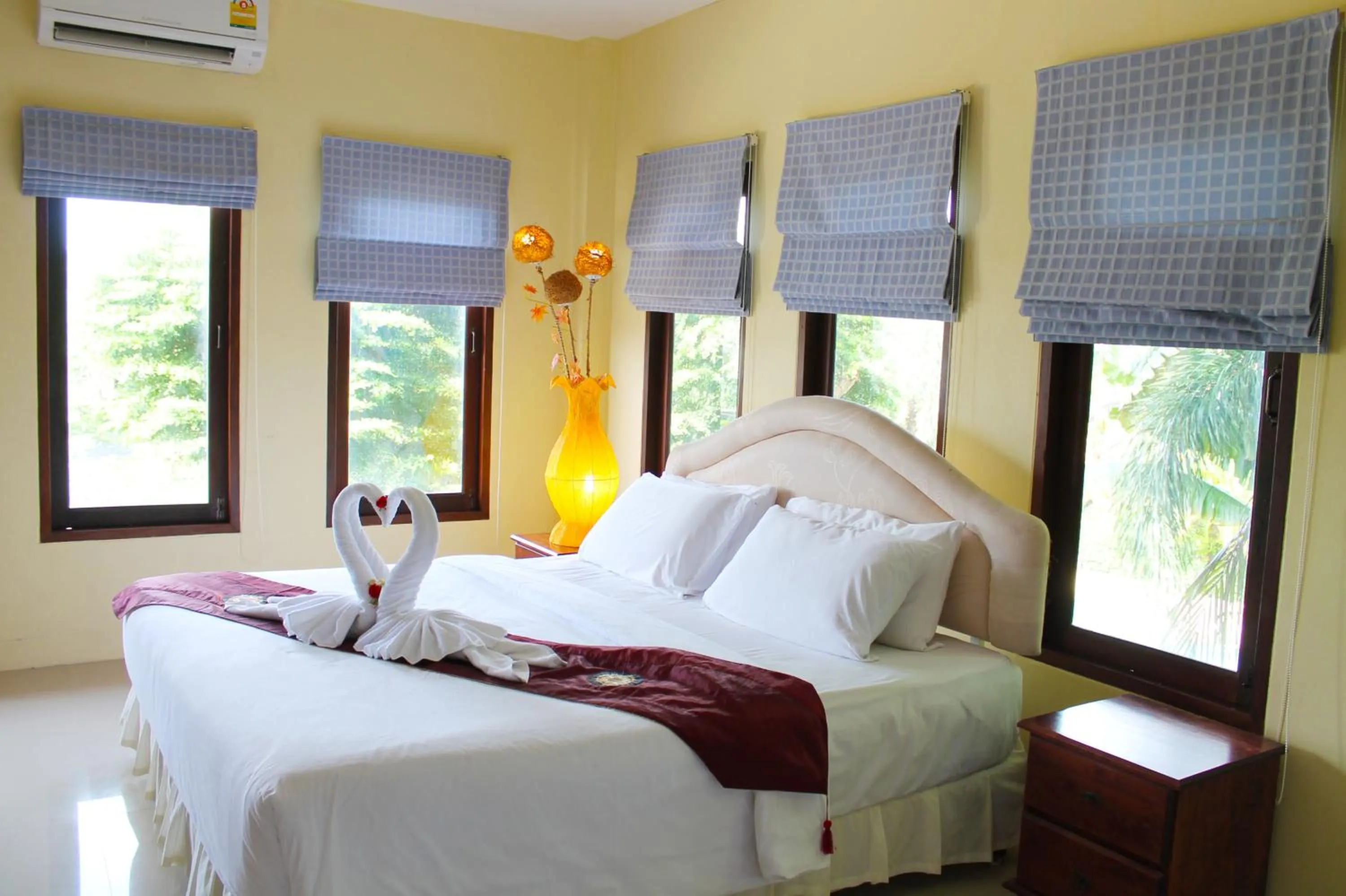 Bathroom, Bed in Yuwadee Resort