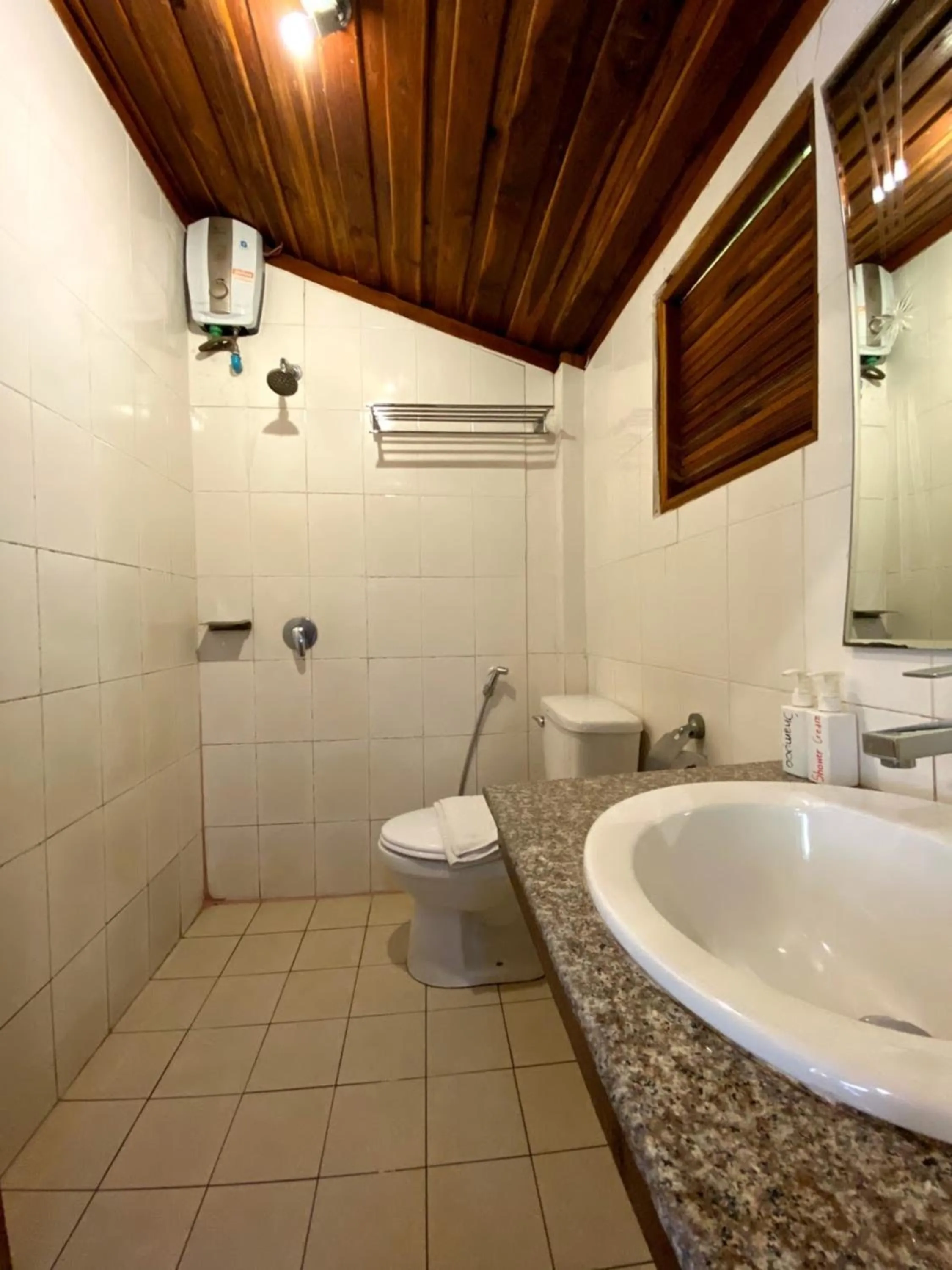 Shower in Yuwadee Resort