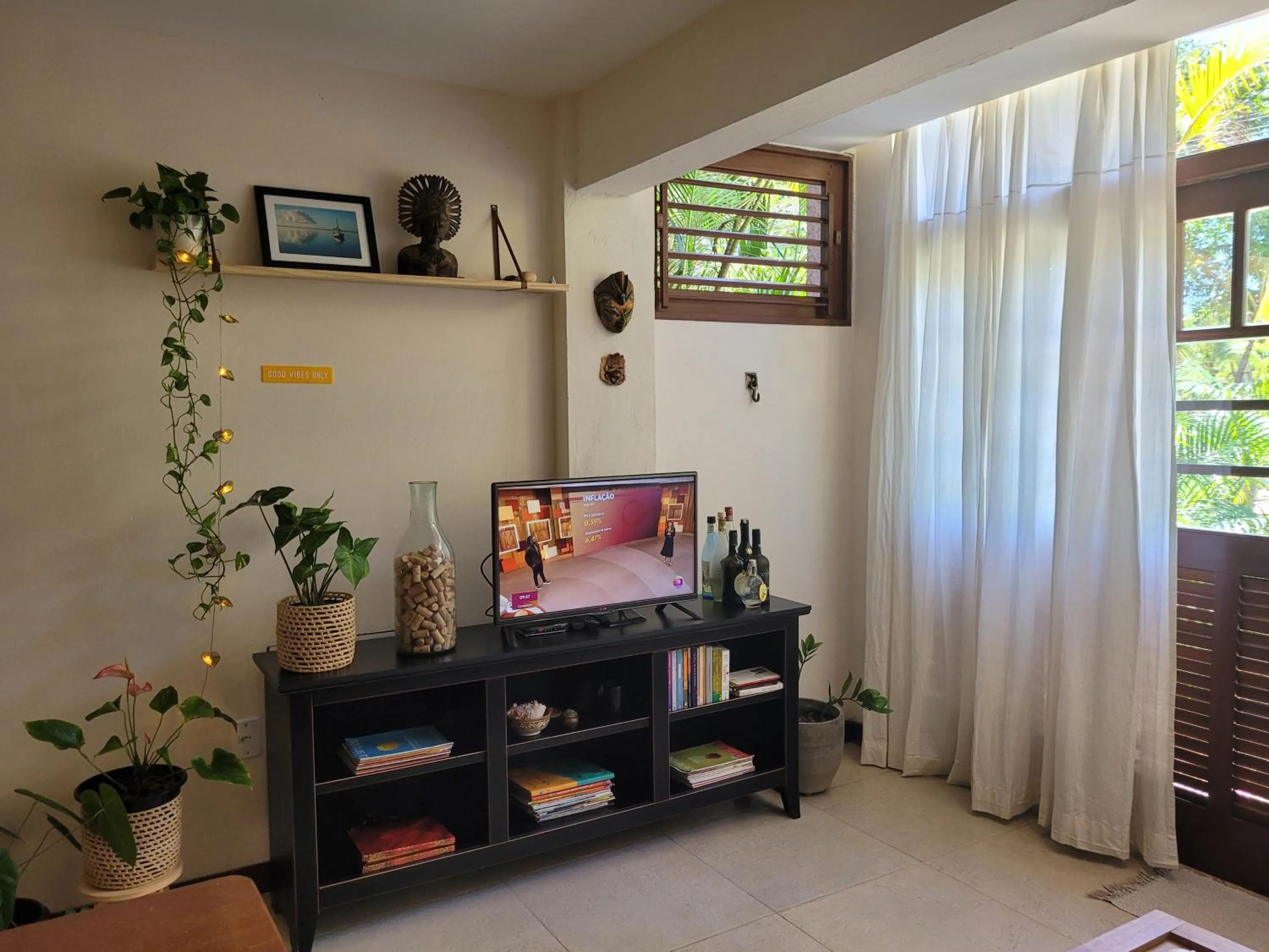 Communal lounge/ TV room in Casa Boha Praia do Forte