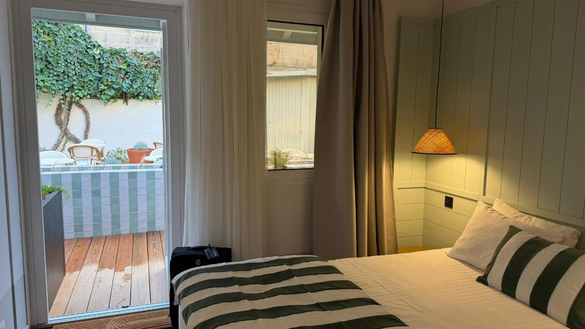 Bedroom, Bed in Hôtel Le Clos Huguerie - Boutique Hôtel - Bordeaux Centre