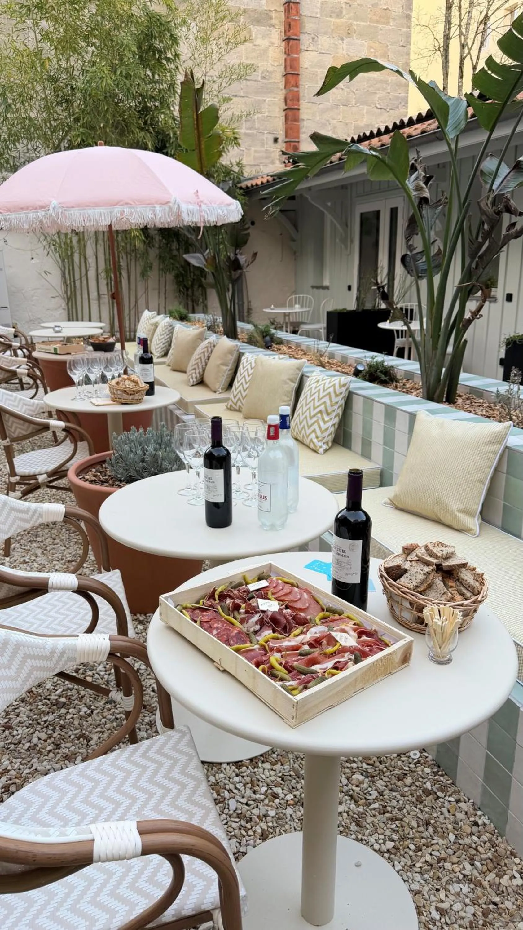 Patio in Hôtel Le Clos Huguerie - Boutique Hôtel - Bordeaux Centre