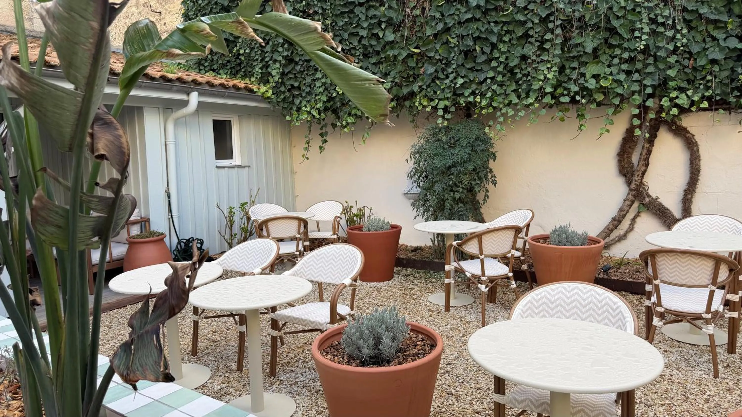 Patio in Hôtel Le Clos Huguerie - Boutique Hôtel - Bordeaux Centre