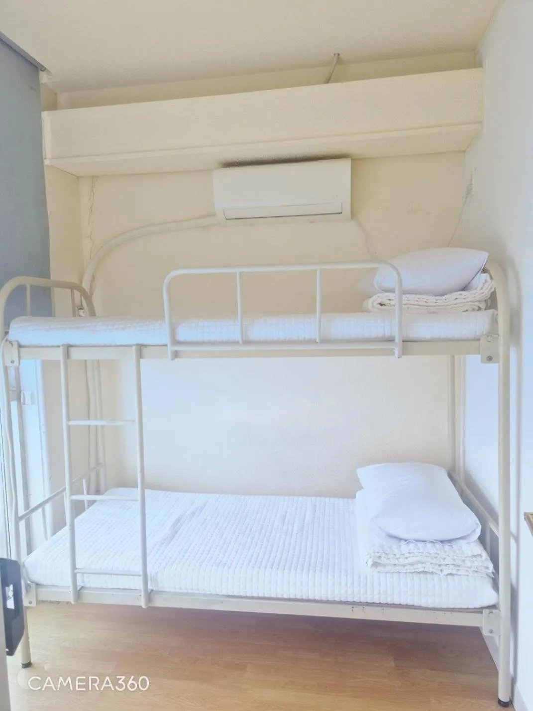 Bed in Mamas and Papas Guesthouse and Apartments in Seoul