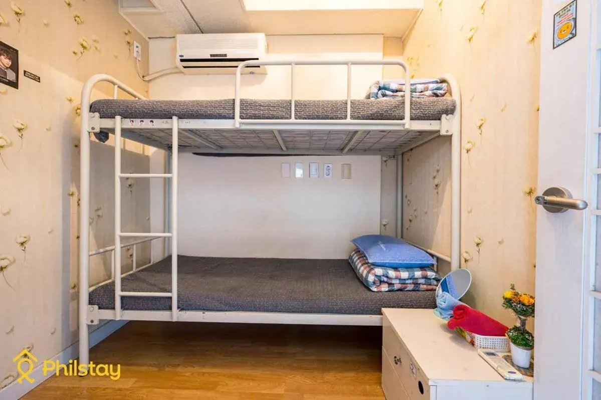 Economy Twin Room - single occupancy in Mamas and Papas Guesthouse and Apartments in Seoul Economy Twin Room - single occupancy in Mamas and Papas Guesthouse and Apartments in Seoul