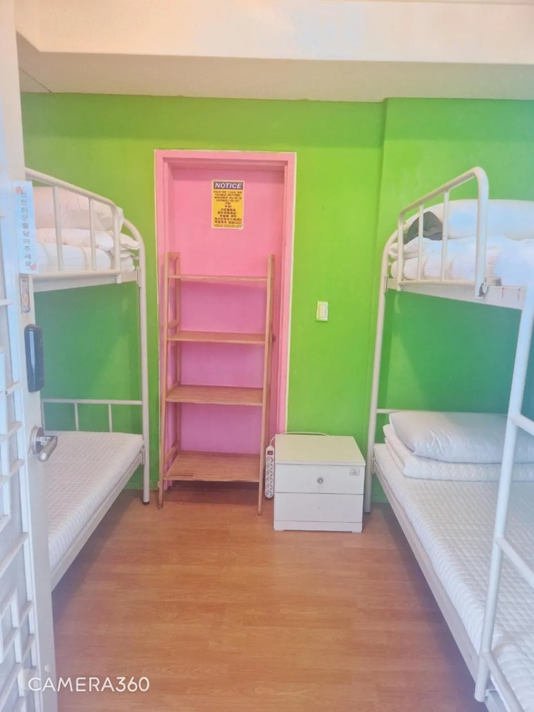Bed in Mamas and Papas Guesthouse and Apartments in Seoul