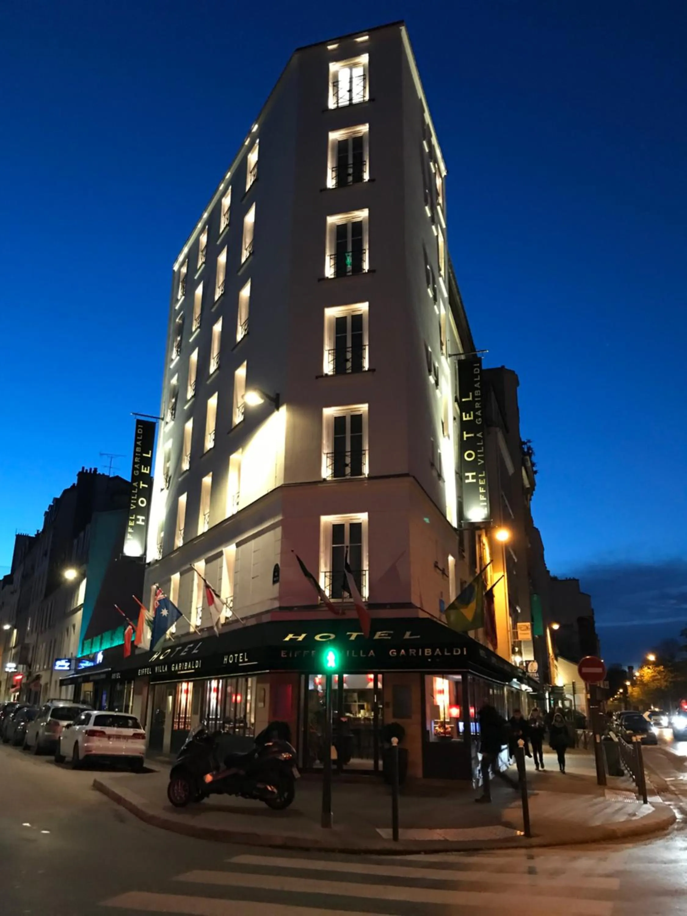 Property building in Eiffel Villa Garibaldi