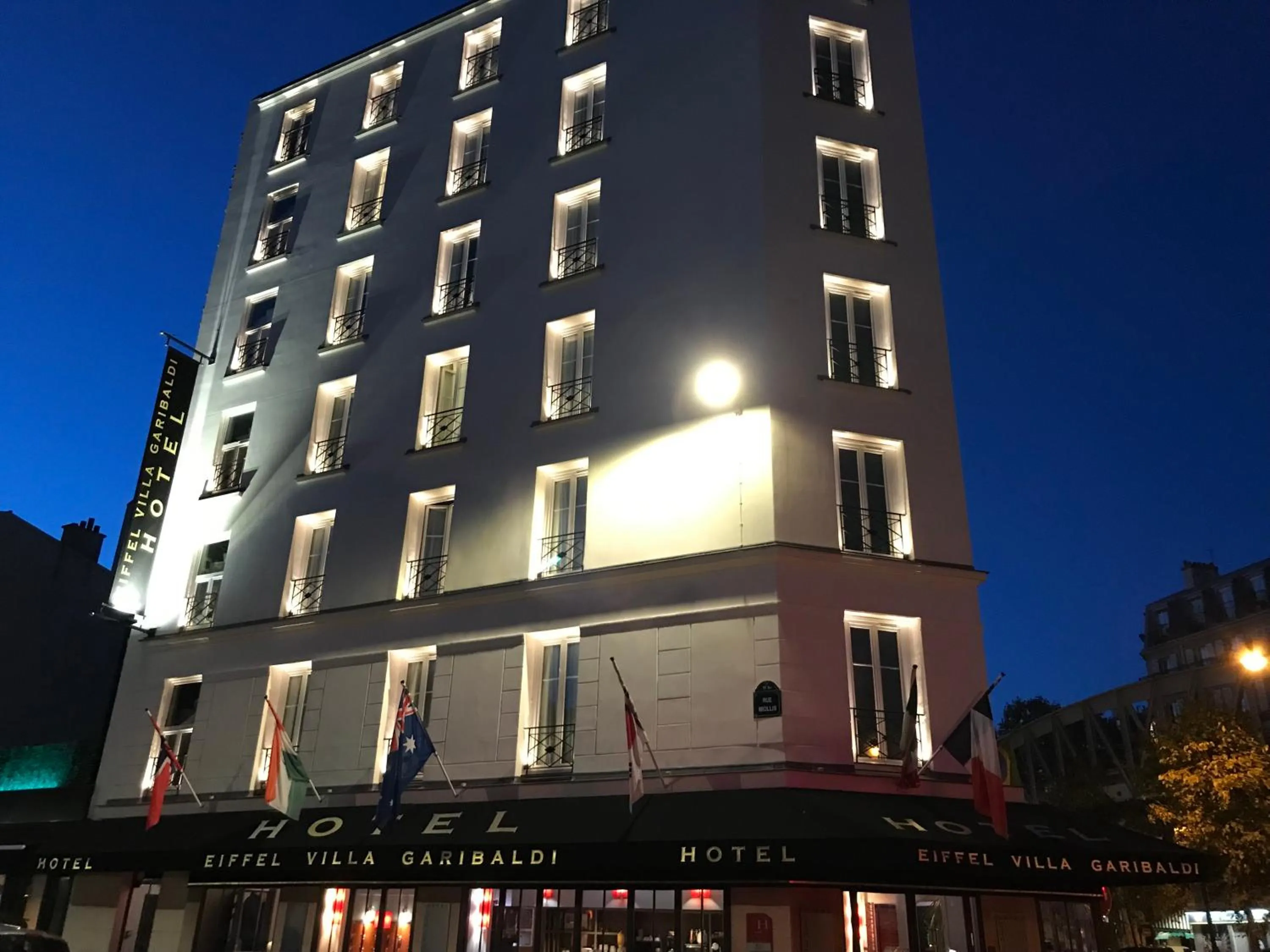 Property building in Eiffel Villa Garibaldi