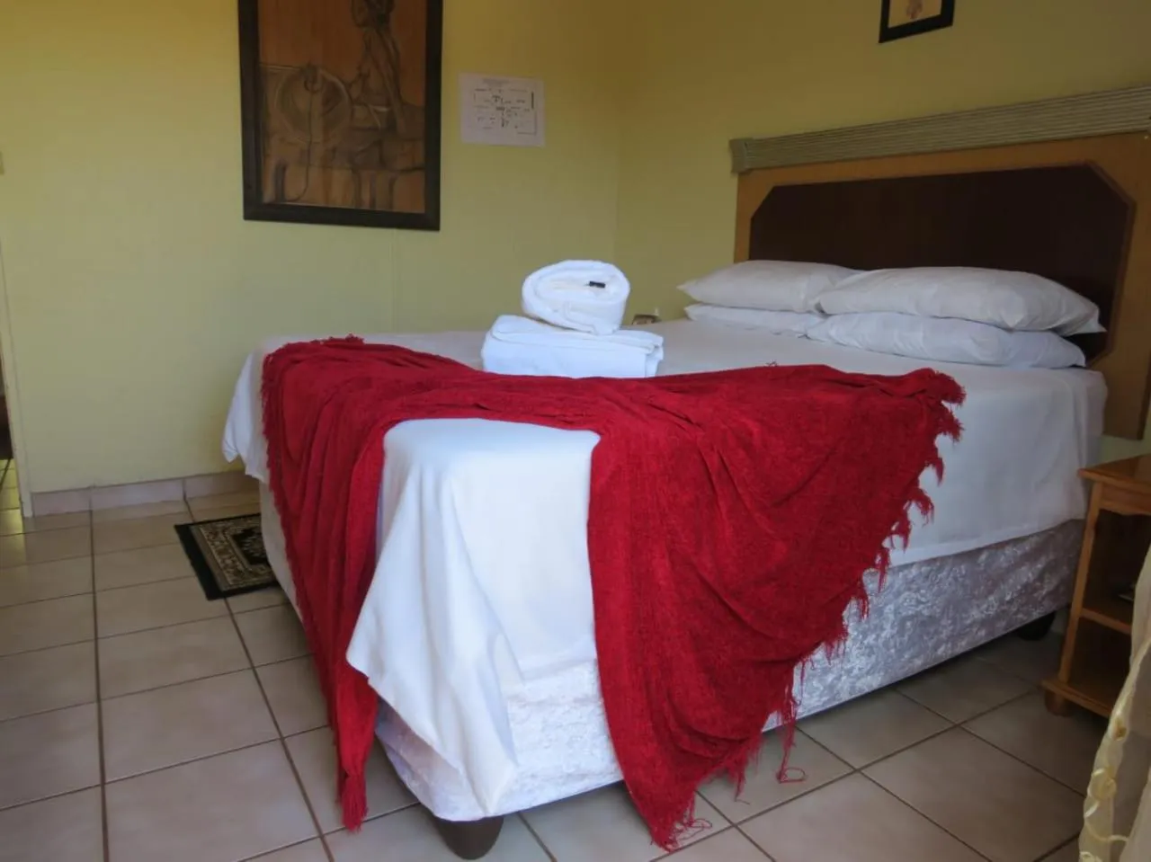 Bedroom, Bed in Kgatholoha guest house